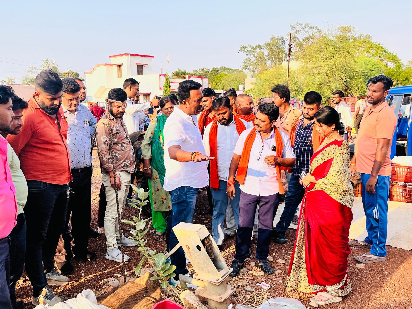 पटरी पार बुधवारी बाजार में महापौर अलका बाघमार ने किया निरीक्षण, कहा- बाजार में पानी,प्रकाश व्यवस्था सहित अन्य सुविधाओं में होगा सुधार