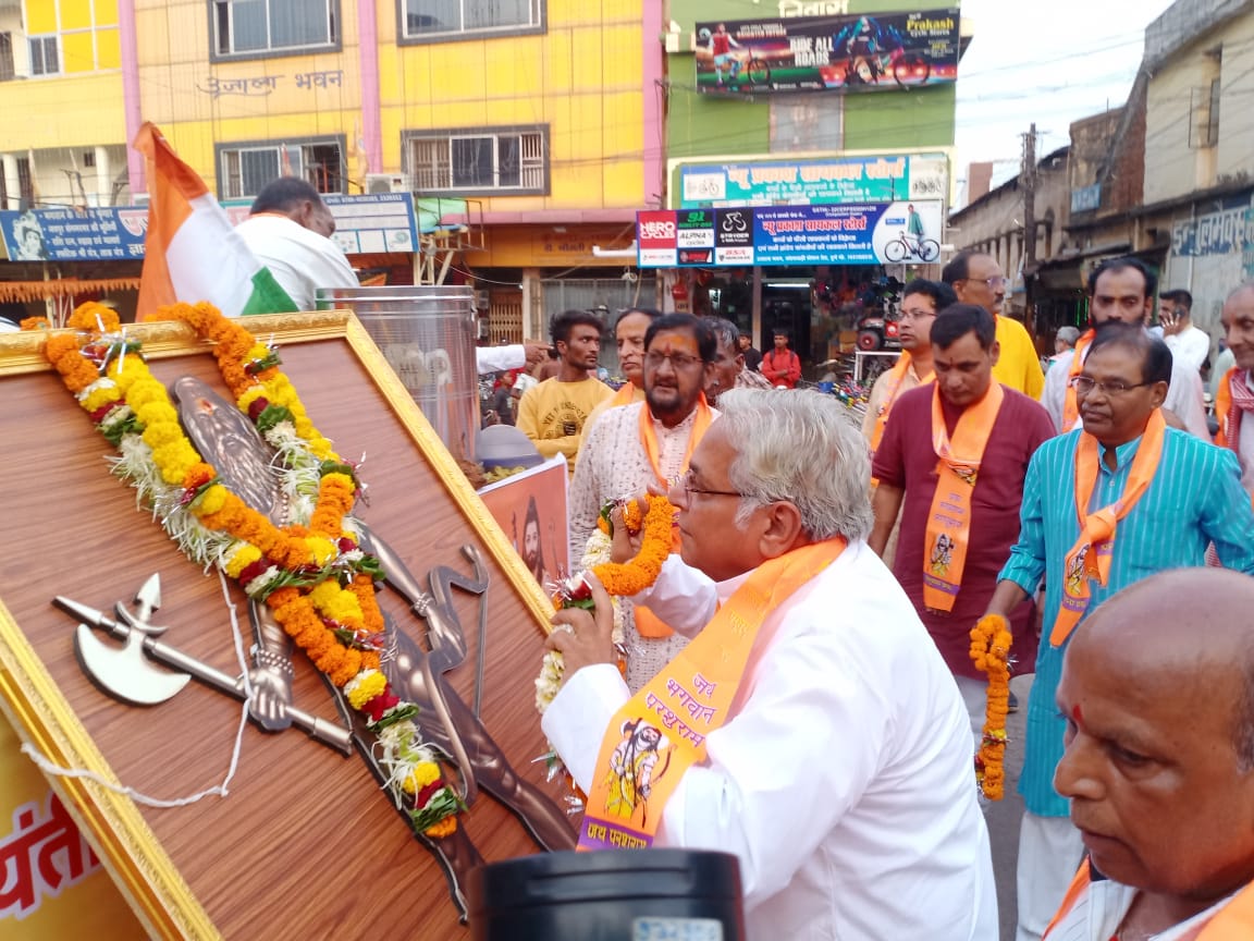 दुर्ग में भगवान परशुराम की भव्य शोभायात्रा का आयोजन, पूर्व विधायक अरुण वोरा भी हुए शामिल