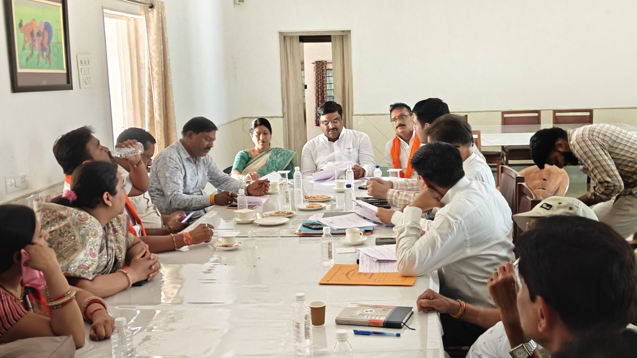 निगम क्षेत्र में विकास कार्य को लेकर विधायक गजेन्द्र यादव ने ली समीक्षा बैठक