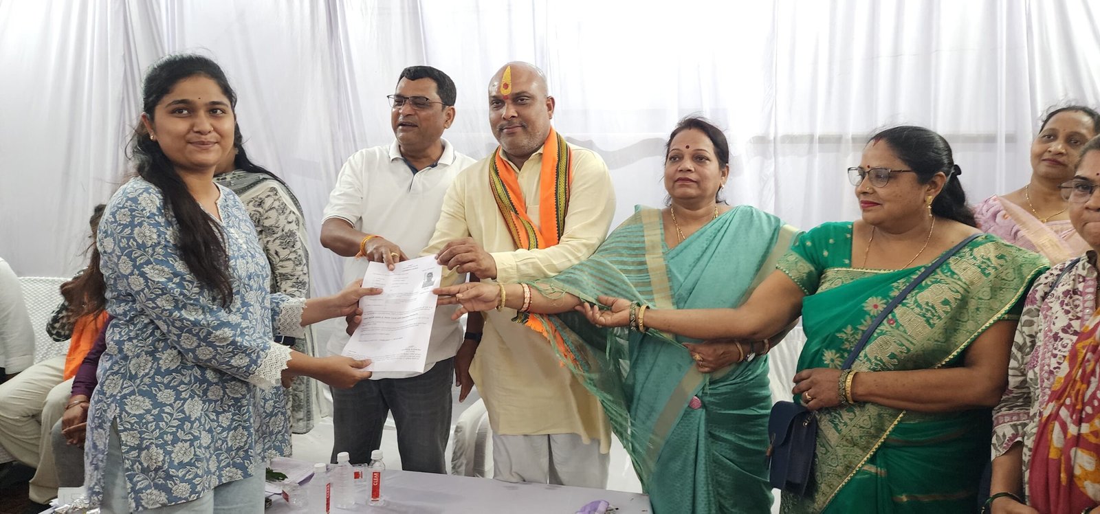 रिसाली में आयोजित सुशासन तिहार समाधान शिविर में शामिल हुए दुर्ग ग्रामीण विधायक ललित चंद्राकर