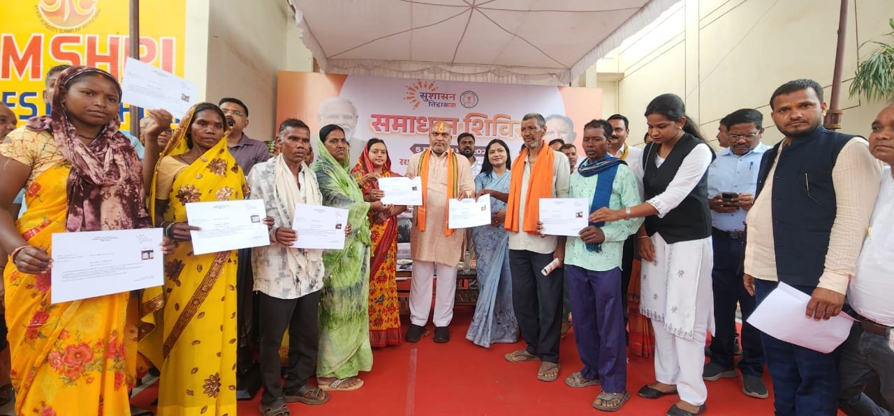 नगपुरा में आयोजित सुशासन तिहार समाधान शिविर में शामिल हुए दुर्ग ग्रामीण विधायक ललित चंद्राकर, कहा -संपर्क, संवाद, स्नेह और समाधान यही है सुशासन तिहार की पहचान 