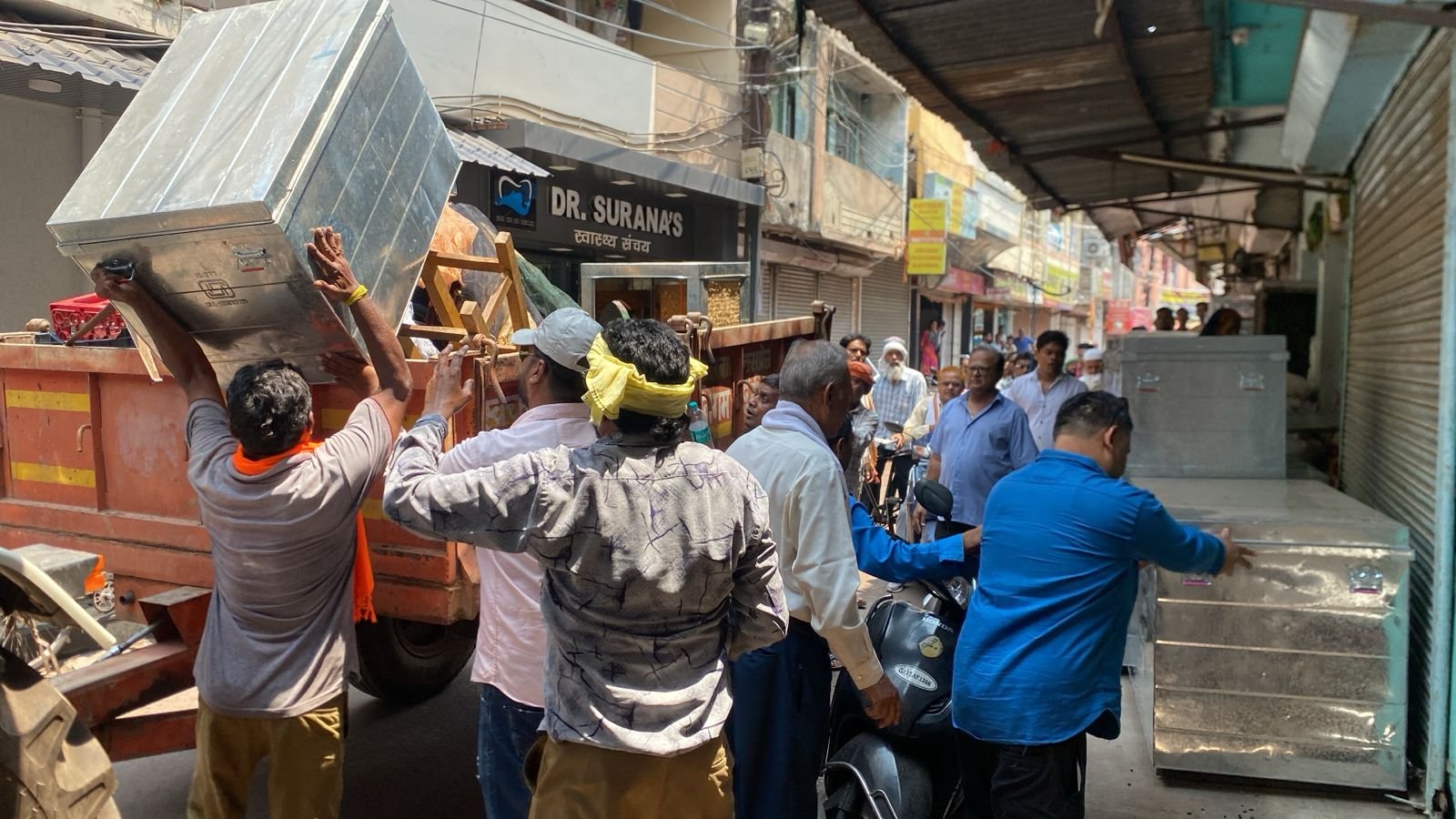 नगर निगम का अतिक्रमण पर एक्शन, दुकानदारों में मचा हड़कंप,कूलर,स्टैंड चेयर के अलावा त्रिपाल को किया जब्त