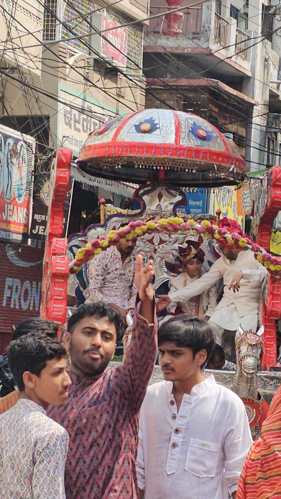 रुहान मेहता के दीक्षा महोत्सव की निकली शोभयात्रा,