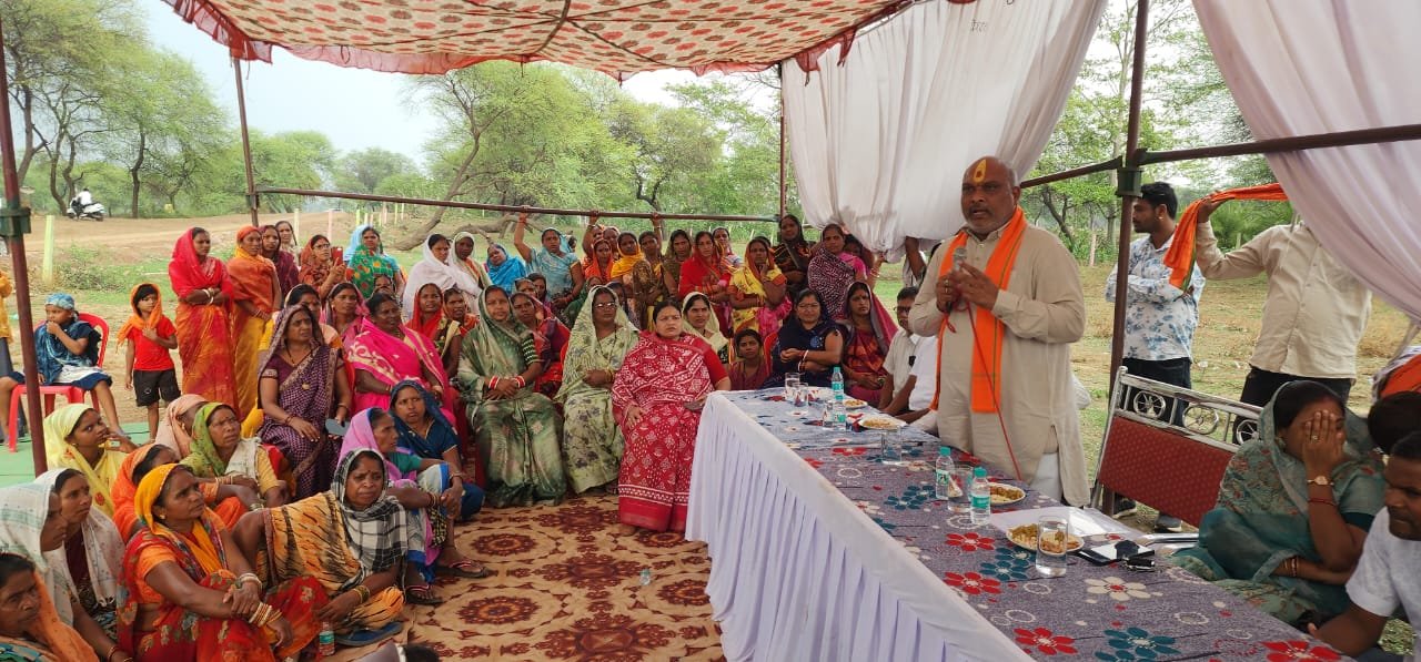 दुर्ग ग्रामीण विधायक ललित चंद्राकर ने बोरीगारका से कातरो पहुंच मार्ग निर्माण कार्य का भूमिपूजन कर रखी आधारशीला