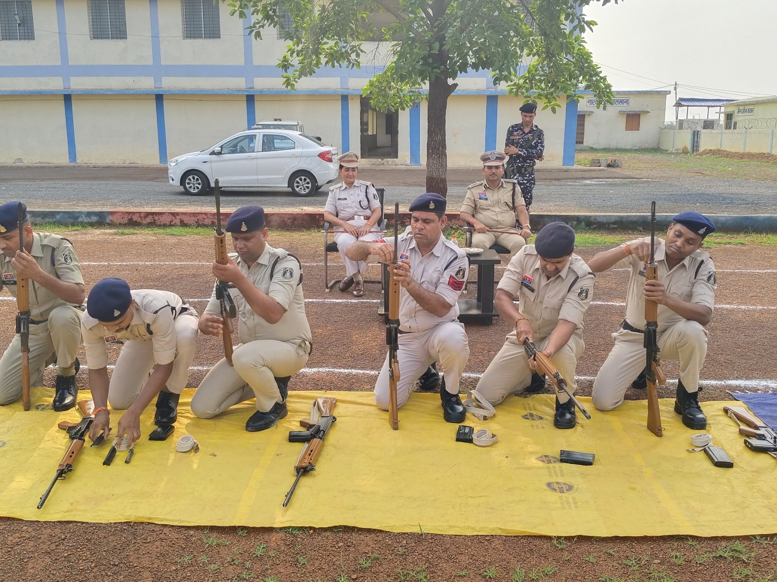 पुलिस कस्टडी में आरोपियों को हथकड़ी लगाने की विधि एवं रायफल के रख-रखाव की दी ट्रेनिंग