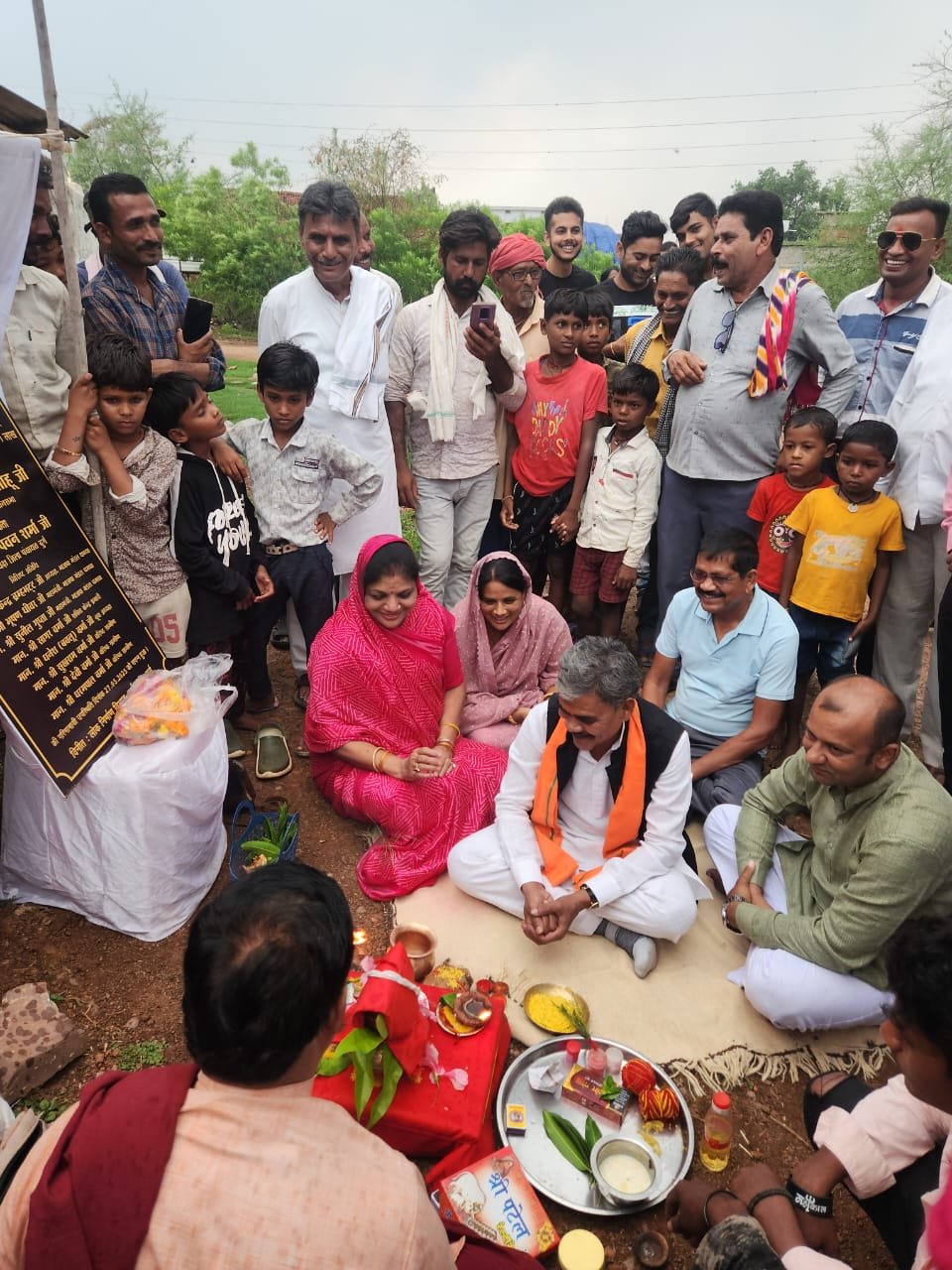 जाताखर्रा से कान्हरपुरी के बीच 5 करोड़ में बनेगी सड़क, ईश्वर साहू ने दी सौगात किया भूमिपूजन