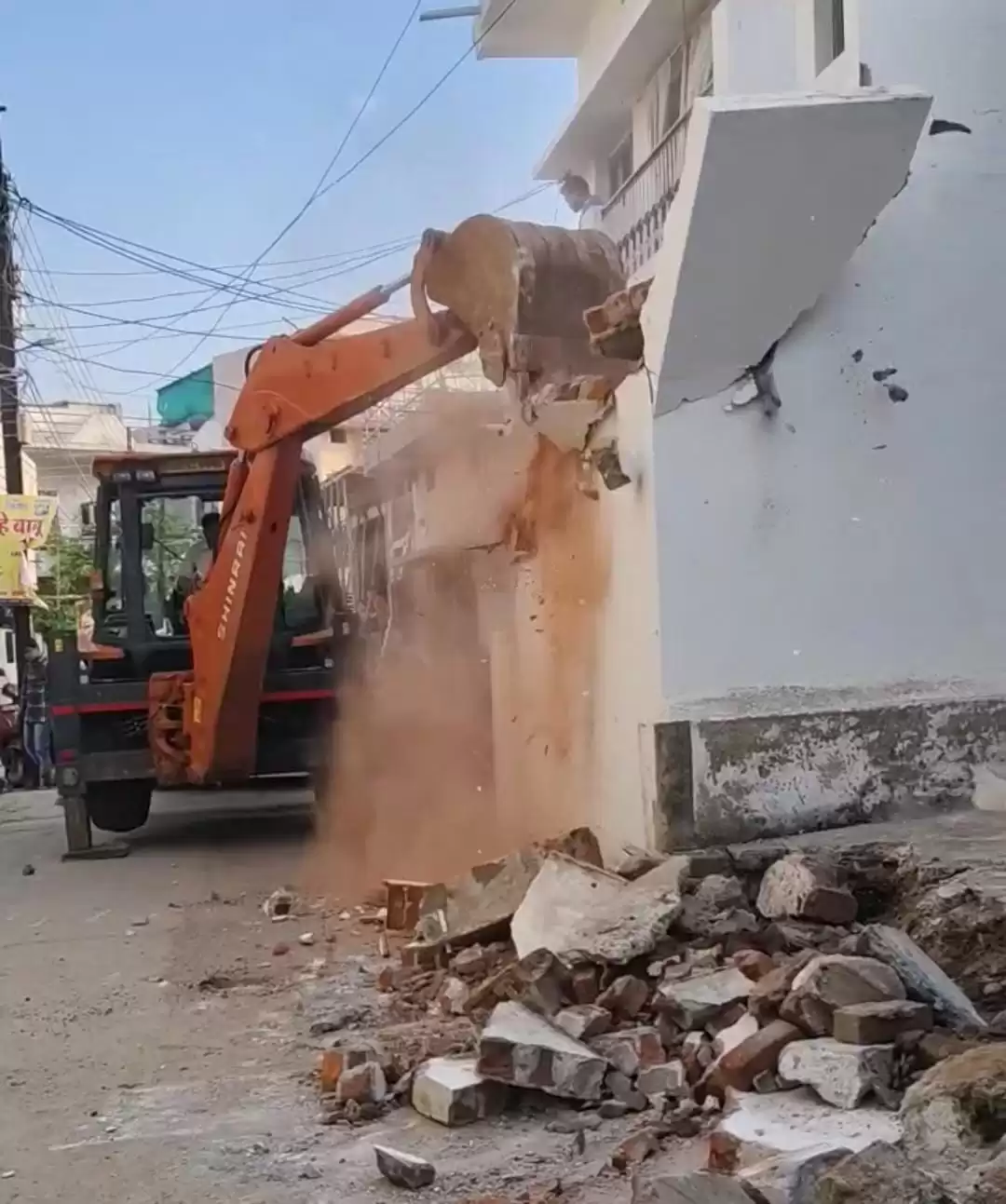 गली मोहल्ले में यातायात सुगम बनाने नगर निगम का अतिक्रमण अमला सक्रिय,सभी को नोटिस के बाद कार्रवाई