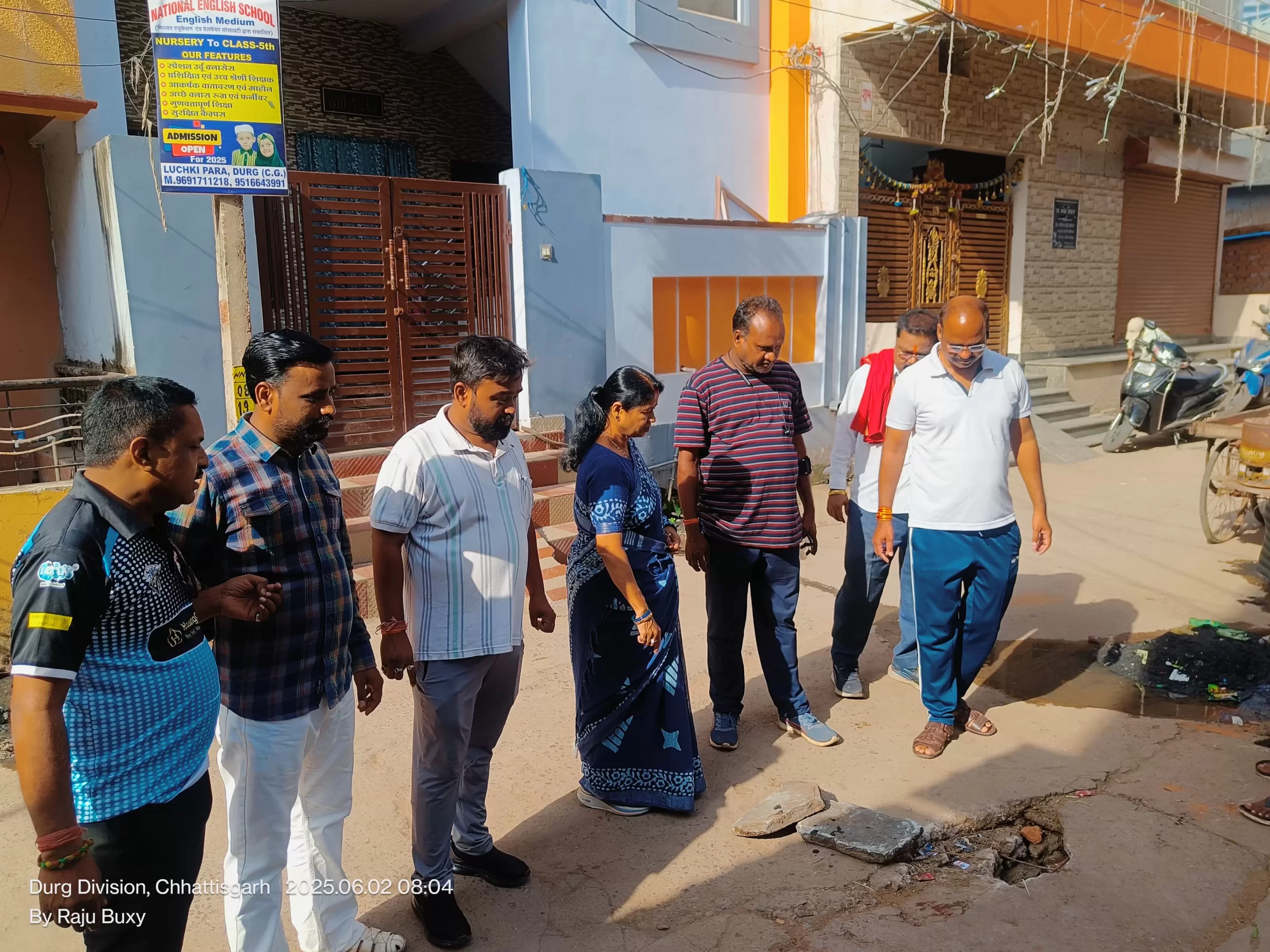 महापौर बाघमार तकिया पारा का निरीक्षण कर लोगों से हुईं रूबरु