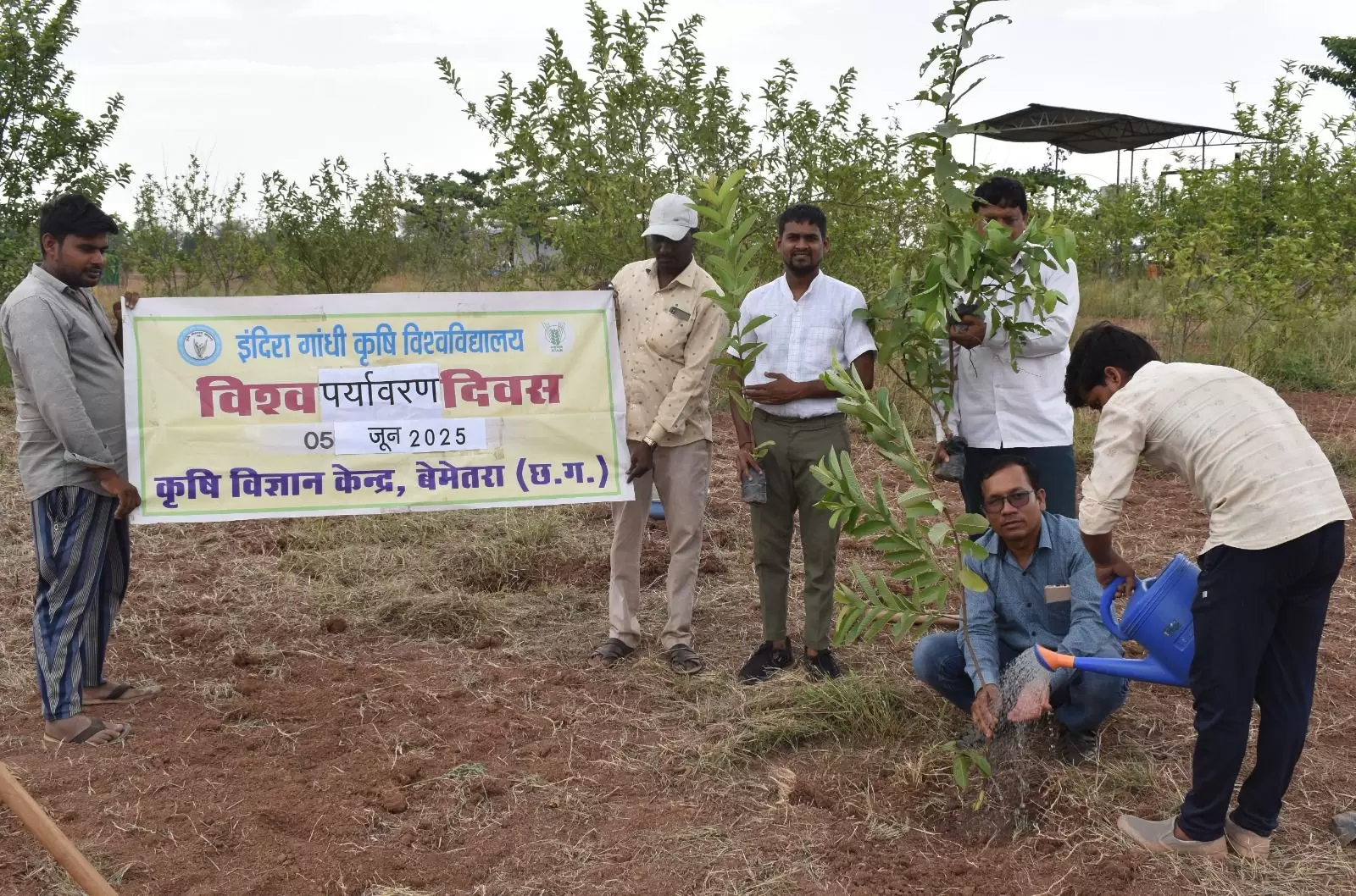 प्लास्टिक प्रदूषण को समाप्त करने का संकल्पः केवीके प्रक्षेत्र में पौधारोपण कर पर्यावरण संरक्षण का संदेश