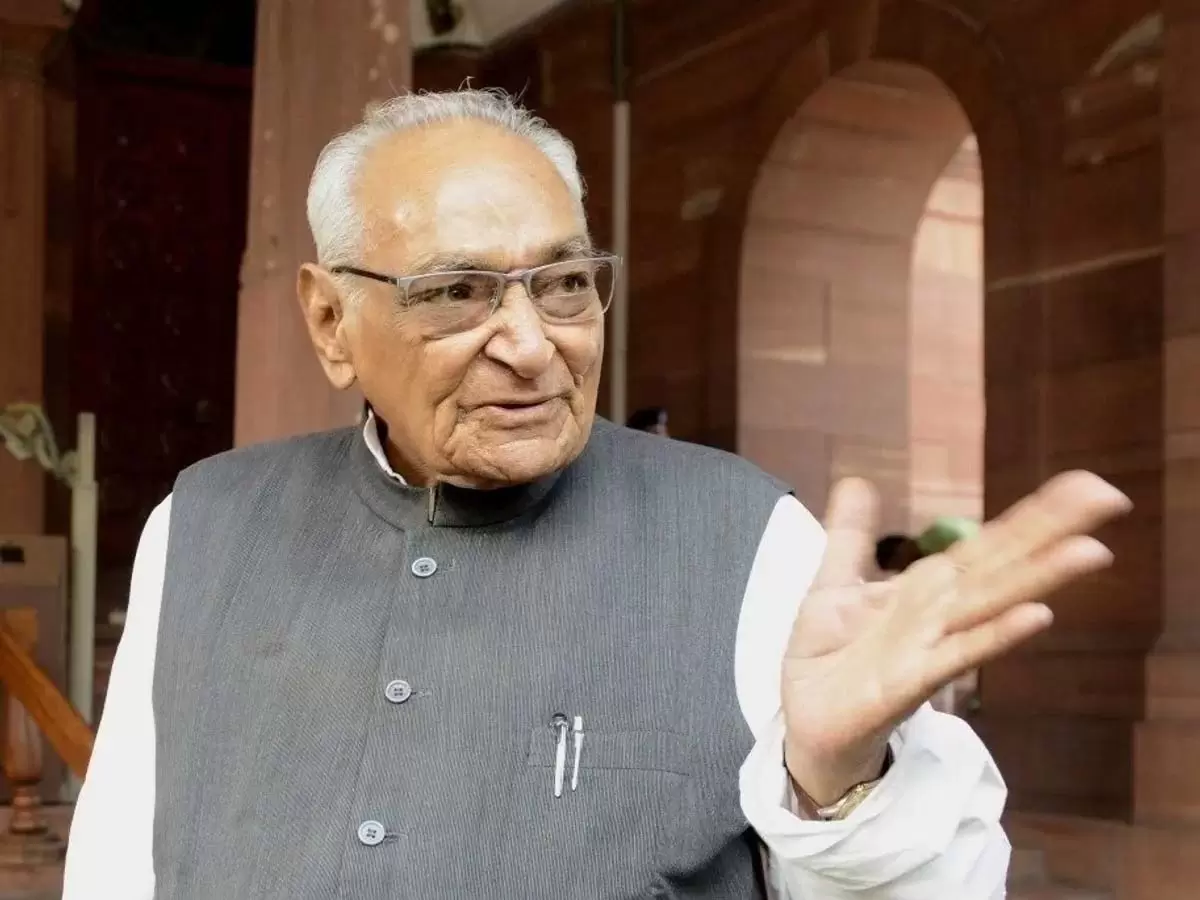 बाबूजी ने किसी के सानिध्य में नहीं अकेले शुरू की राजनैतिक जीवन की शुरूआत