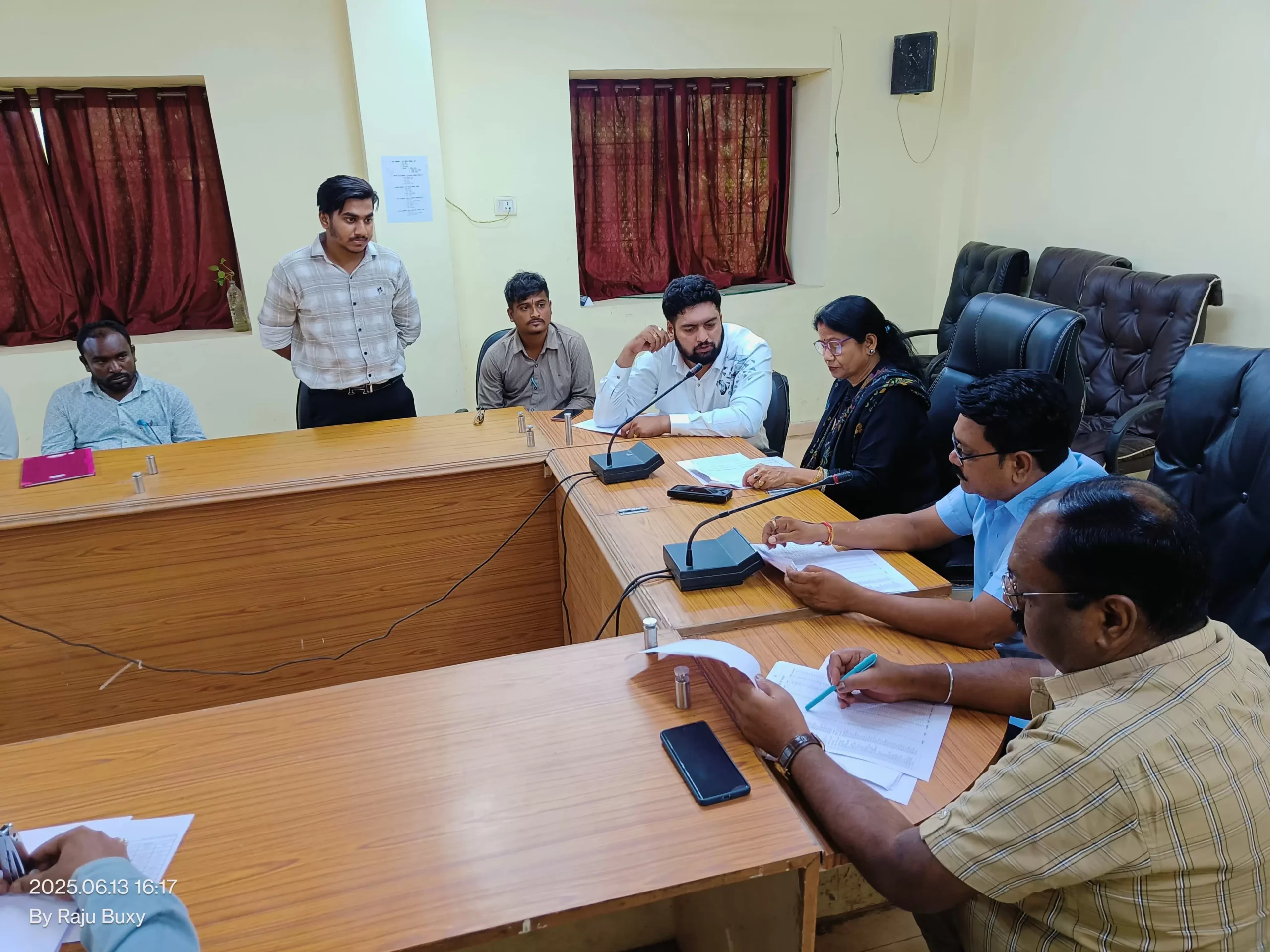 महापौर अलका बाघमार ने राजस्व विभाग की ली क्लास,कहा निजी हॉस्पिटलों, कॉलेज,स्कूलों में टैक्स को लेकर करें कार्रवाई