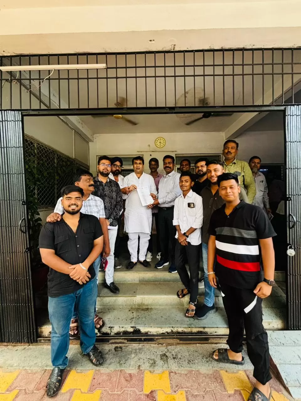 हाई सिक्योरिटी नंबर प्लेट में मनमानी वसूली और लापरवाही के खिलाफ कांग्रेस का मोर्चा