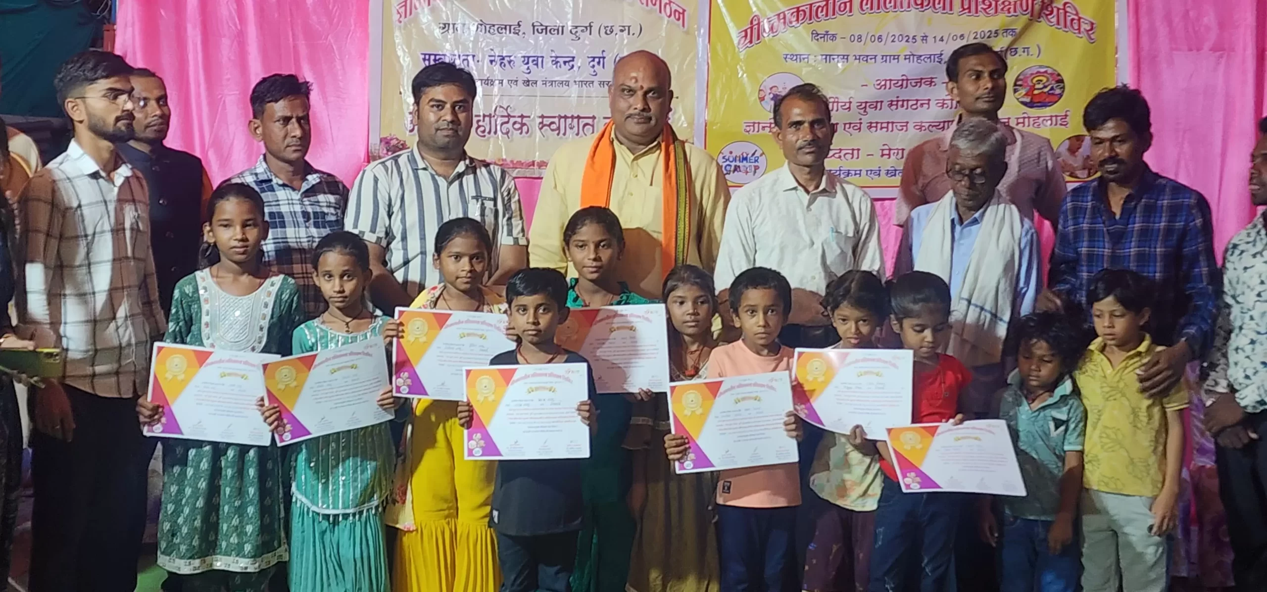 ग्रीष्मकालीन ललित कला प्रशिक्षण शिविर के समापन समारोह में पहुंचे दुर्ग ग्रामीण विधायक ललित चंद्राकर