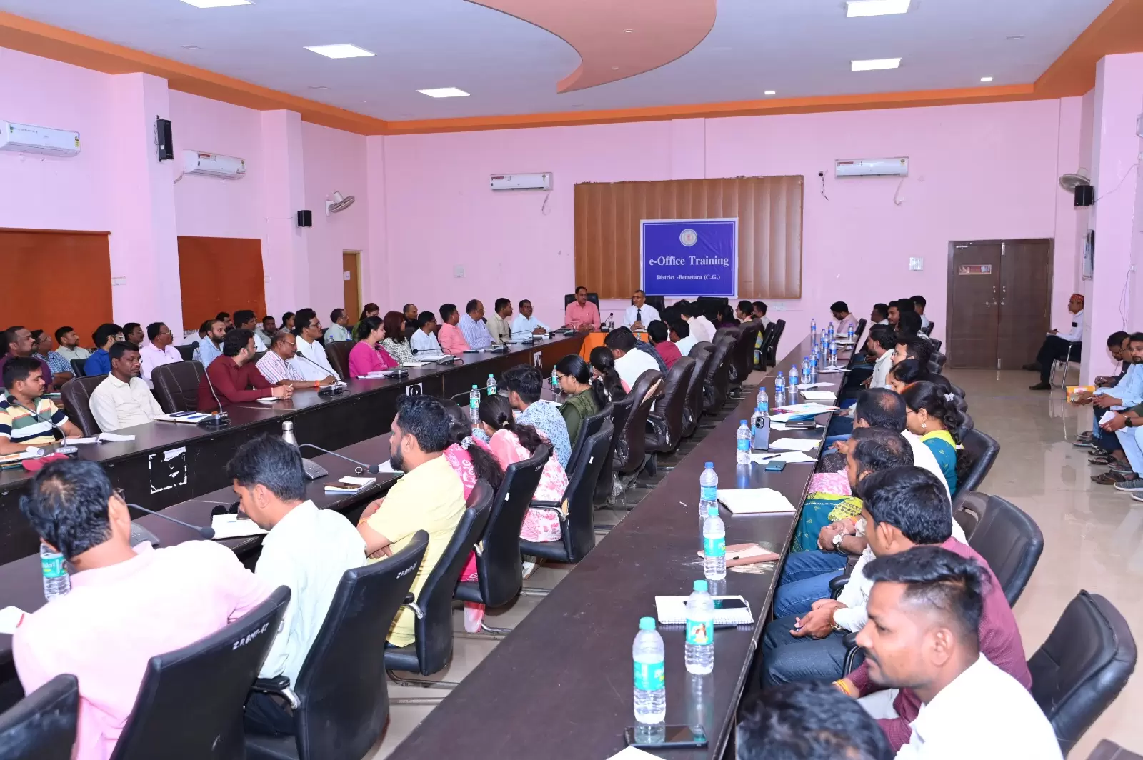 ई-ऑफिस प्रणाली के प्रभावी क्रियान्वयन हेतु जिला स्तरीय प्रशिक्षण, कलेक्टर रणबीर शर्मा बोले- डिजिटल प्रशासन की दिशा में ऐतिहासिक कदम, अधिकारी-कर्मचारी गम्भीरता से लें प्रशिक्षण