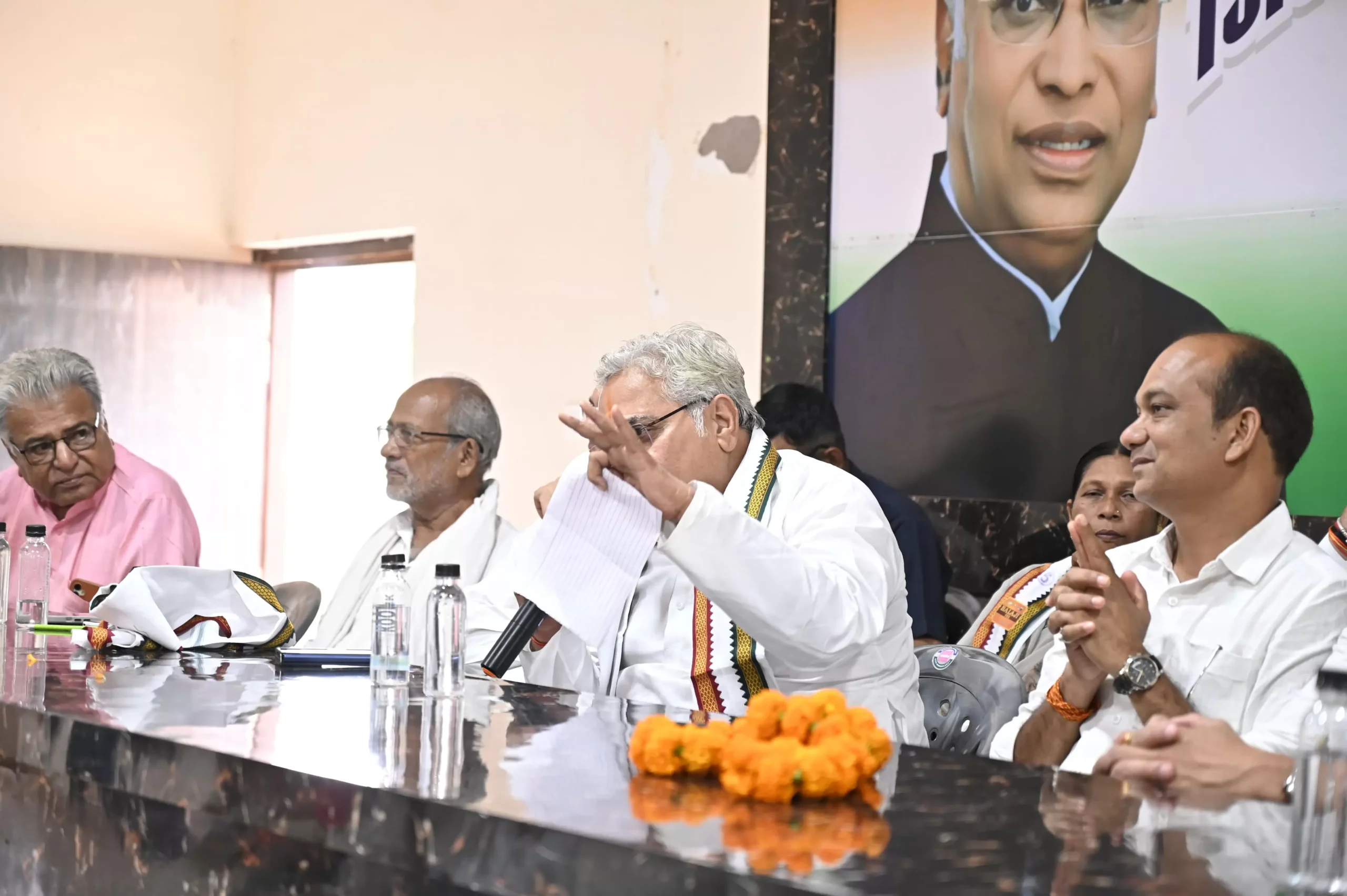 वरिष्ठ नेता एवं बालोद प्रभारी अरुण वोरा पहुंचे बालोद, कांग्रेस की 7 जुलाई की महासभा को लेकर विशेष बैठक, बालोद से भारी भागीदारी तय