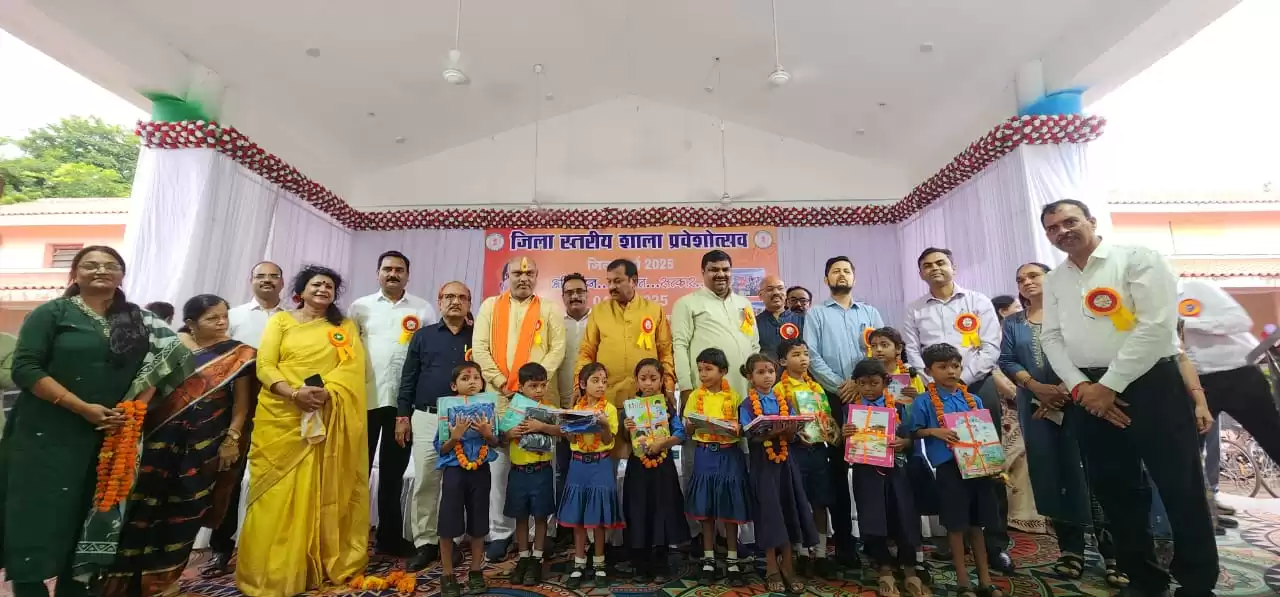 रघुबर सिंह चंद्राकर जयंती एवं प्रतिभा सम्मान समारोह कार्यक्रम में सम्मिलित हुए दुर्ग ग्रामीण विधायक ललित चंद्राकर