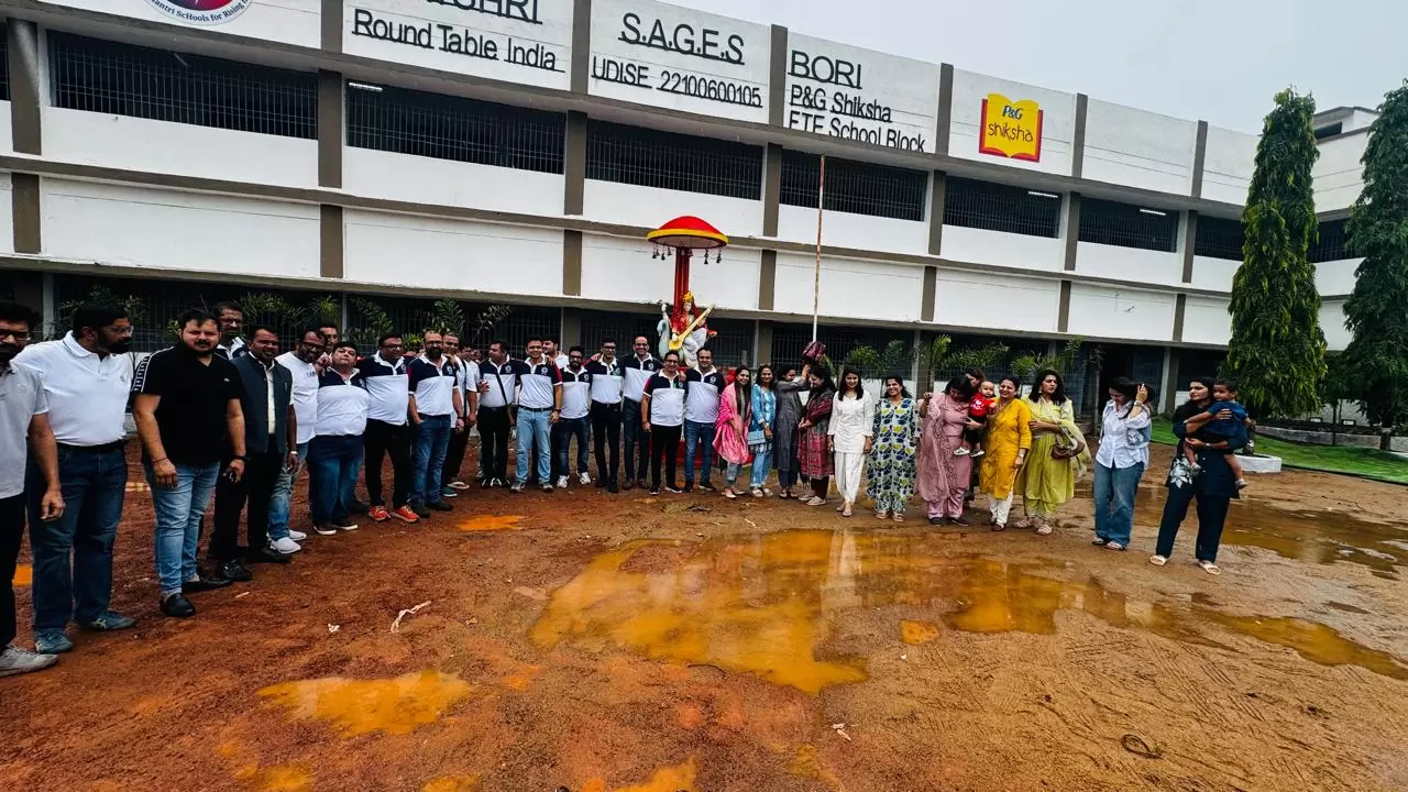 भिलाई राउंड टेबल 243 द्वारा बोरी, दुर्ग में 14 कक्षाओं का निर्माण