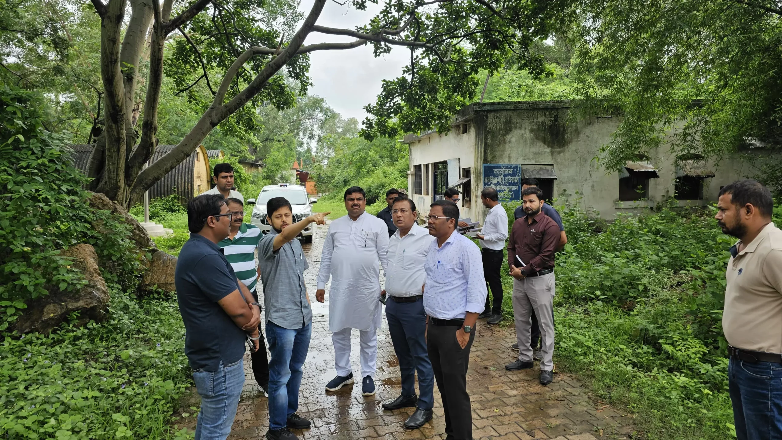 रविशंकर स्टेडियम को विकसित करने बीसीसीआई पहुंची दुर्ग, विधायक गजेन्द्र यादव ने छत्तीसगढ़ स्टेट क्रिकेट संघ, कलेक्टर और प्रशासनिक अधिकारीयों के साथ स्थल निरीक्षण