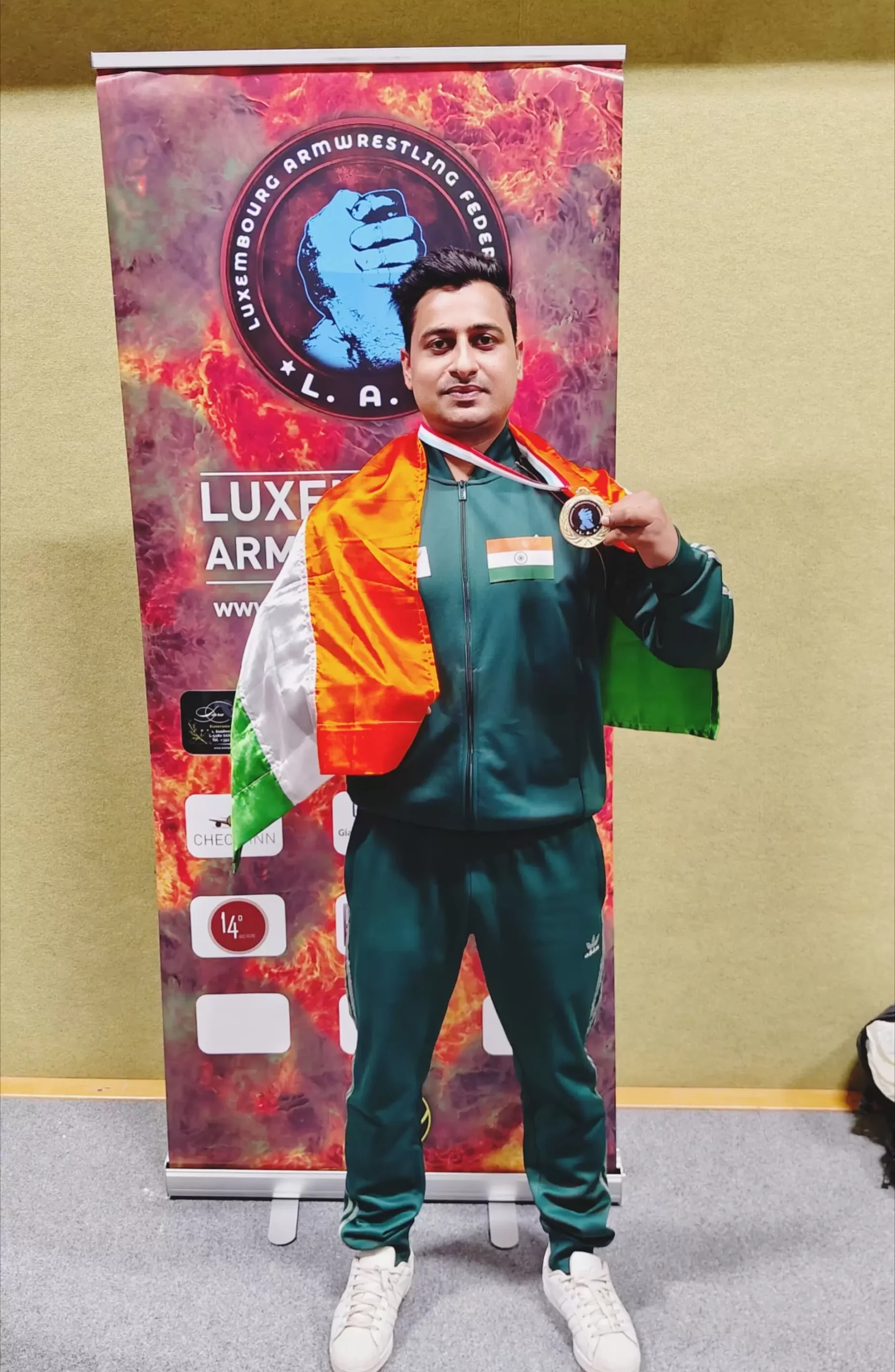 दुर्ग ग्रामीण विधायक ललित चंद्राकर ने पैरा आर्म-रेसलिंग कप 2025 स्वर्ण पदक विजेता श्रीमंत झा को दी हार्दिक शुभकामनाएं