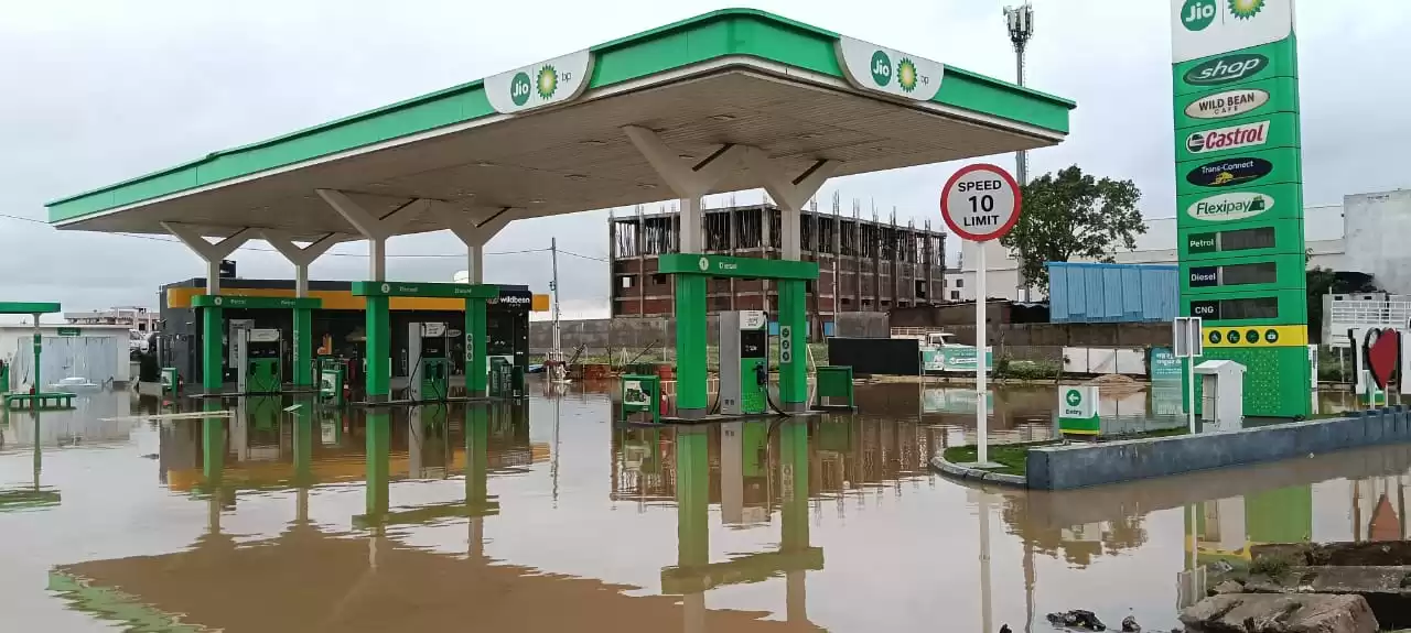 जुलाई में ऐसी आफत सालों बाद देखने को मिली, अभी गिरेगा पानी, सभी नाले, नालियां और शिवनाथ उफान पर, सफाई व्यवस्था की खुली पोल, जिम्मेदार जुटे लीपापोती में