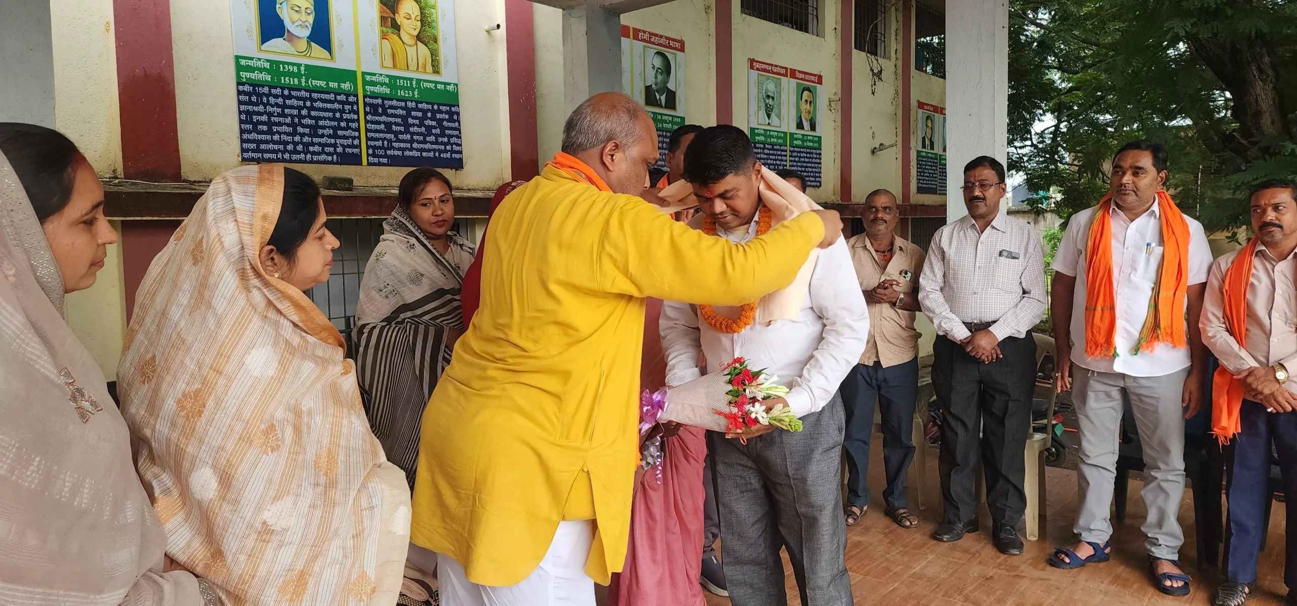 शासकीय हाई स्कूल उतई व पूर्व माध्यमिक विद्यालय पुरई में गुरुपूर्णिमा पर्व धूमधाम से मनाई गई