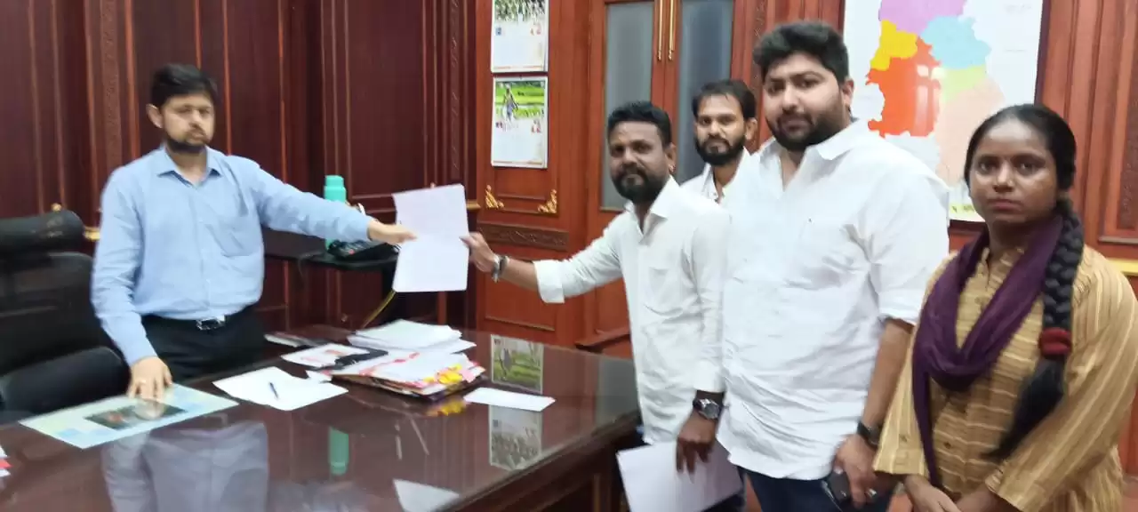 दुर्ग शहर की समस्याओं को लेकर युवा कांग्रेस ने ज्ञापन देकर प्रशासन को कराया अवगत