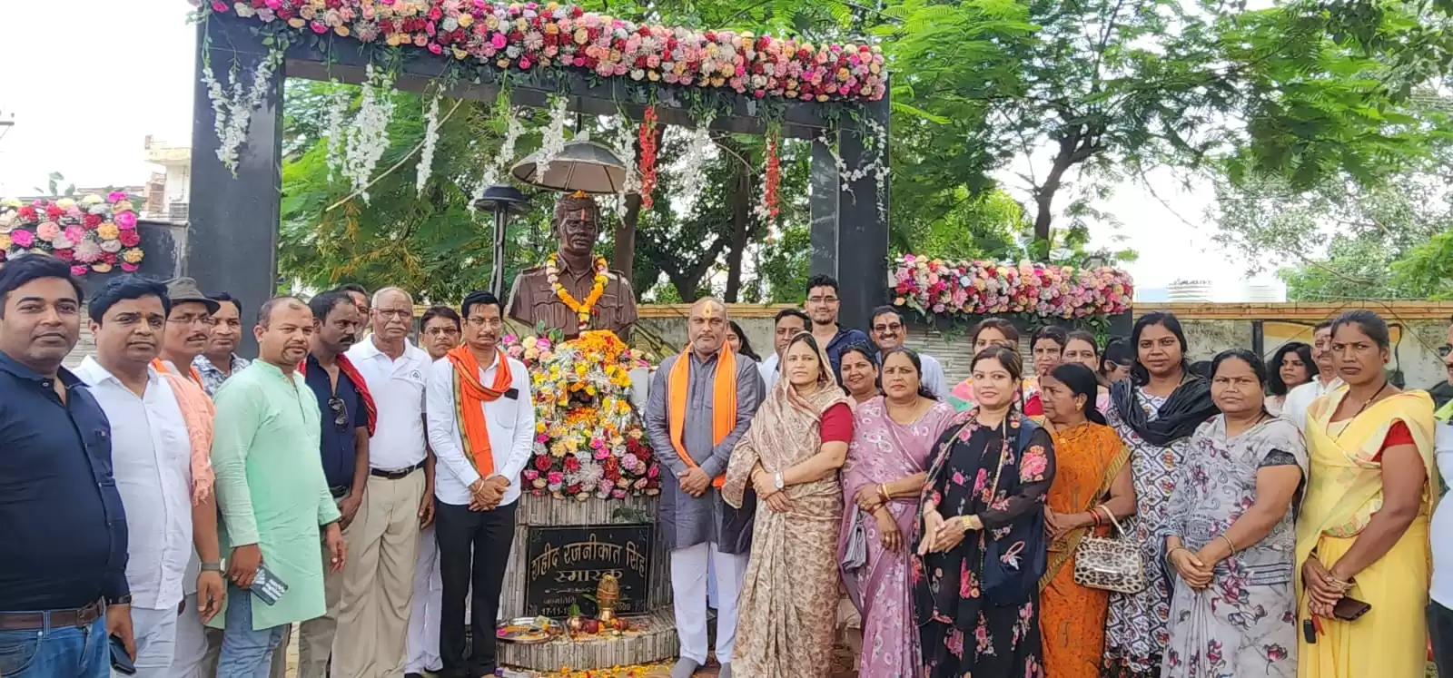 मदनवाड़ा शहादत दिवस पर दुर्ग ग्रामीण विधायक ललित चंद्राकर ने शहीदों को दी श्रद्धांजलि