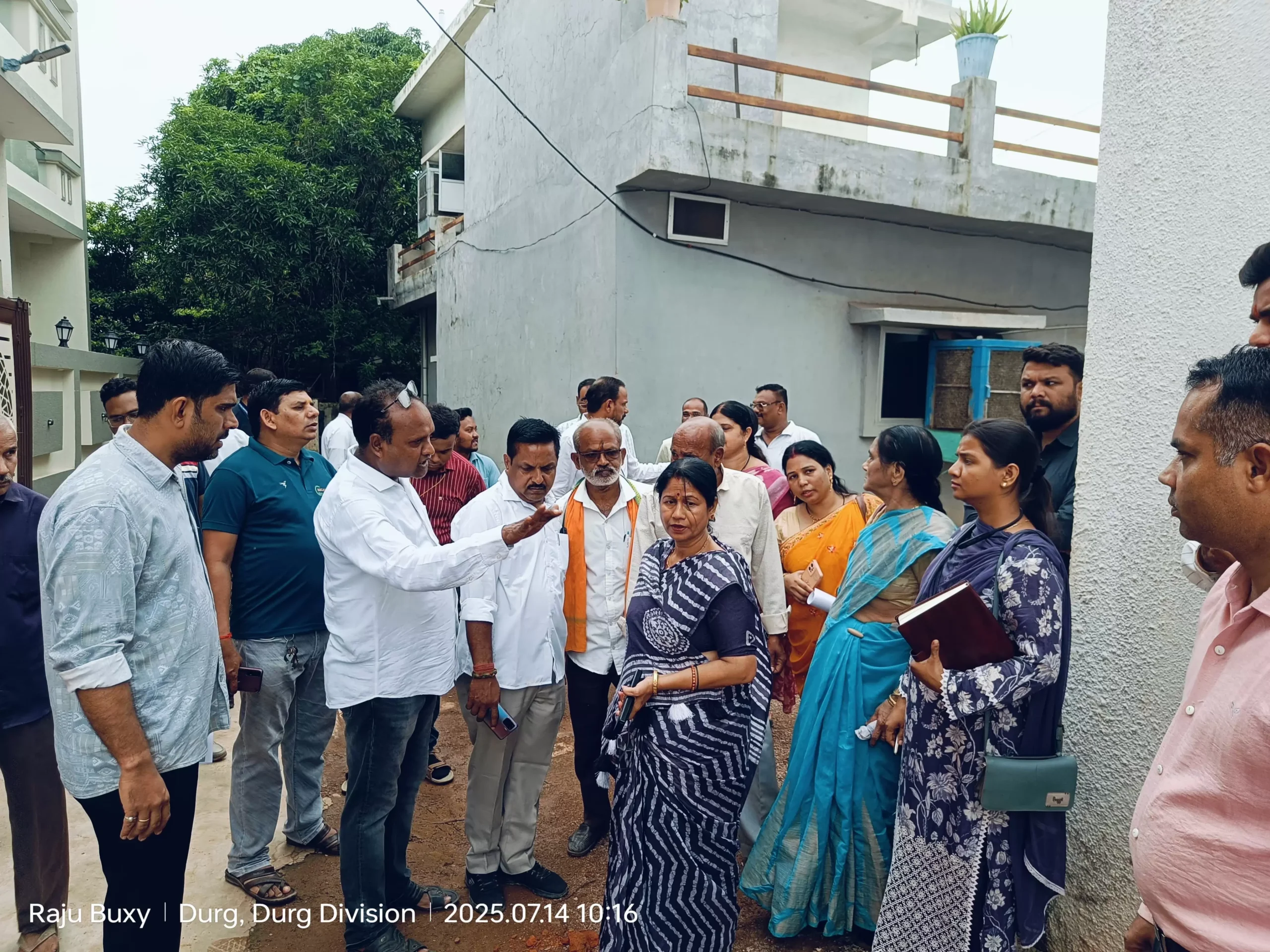 जनसमस्याओं के निराकरण हेतु महापौर अल्का बाघमार का वार्ड 16 का निरीक्षण, जनसमस्याओं के समाधान पर दिया जोर