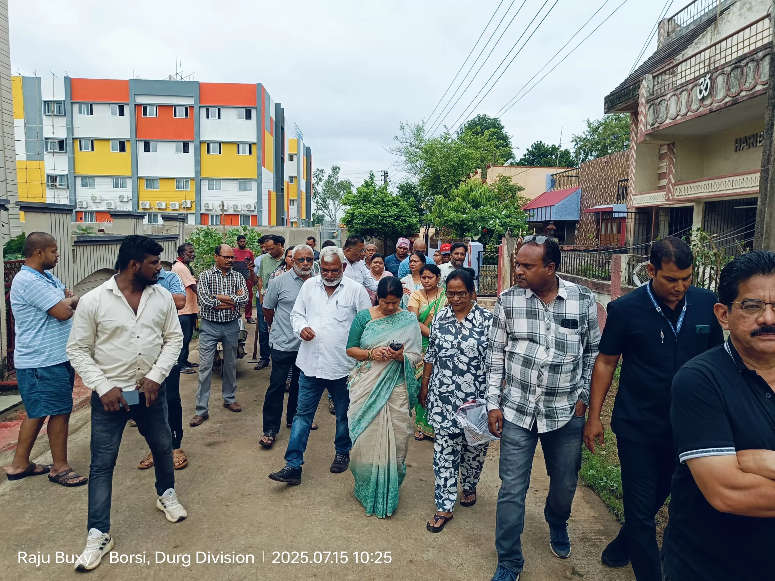 महापौर ने किया वार्ड 50 बोरसी भाठा का भ्रमण,समस्यों से हुए रूबरू, समस्याओं के निवारण के लिए अधिकारी को निर्देश