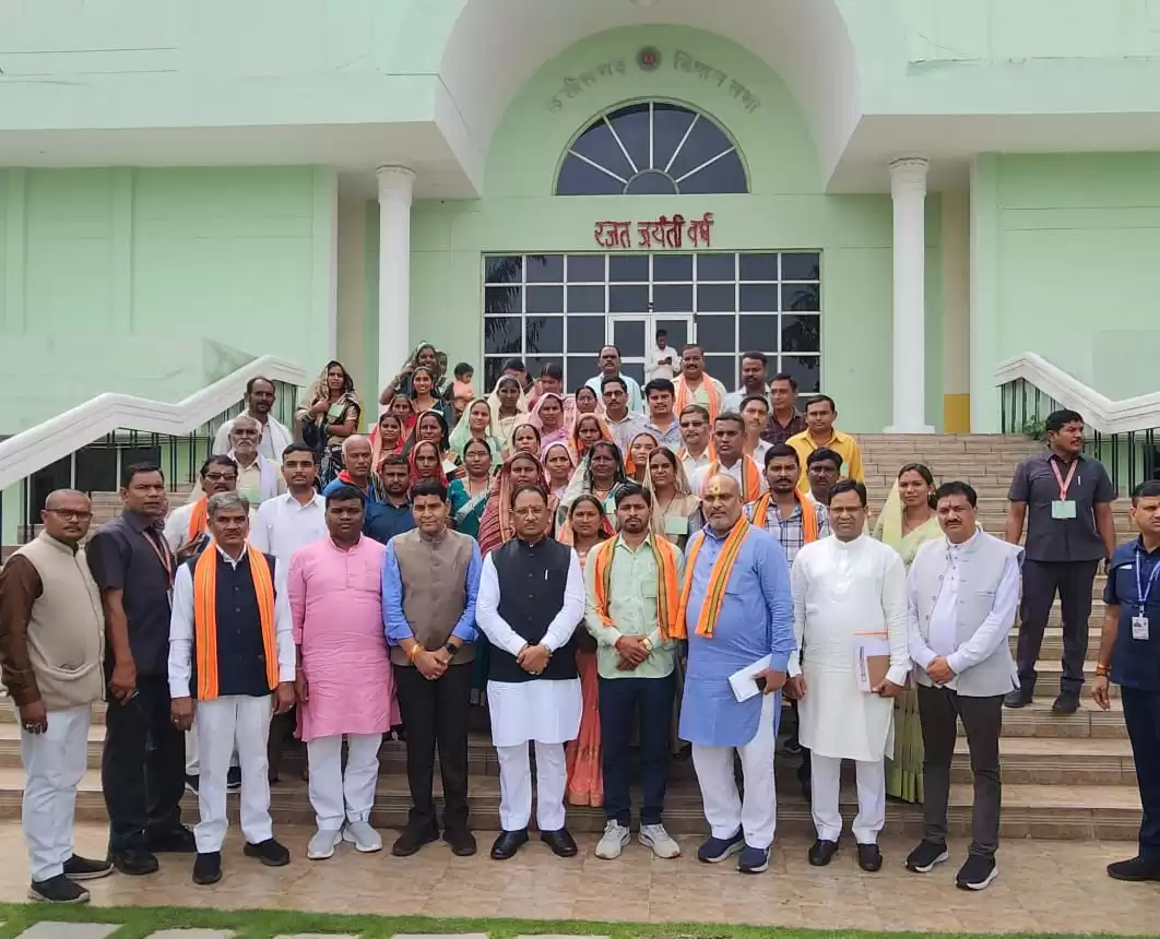 ग्राम पंचायत खोपली एवं करगाडीह के पंचायत प्रतिनिधियों ने विधानसभा परिसर भ्रमण कर सदन की कार्यवाही देखी