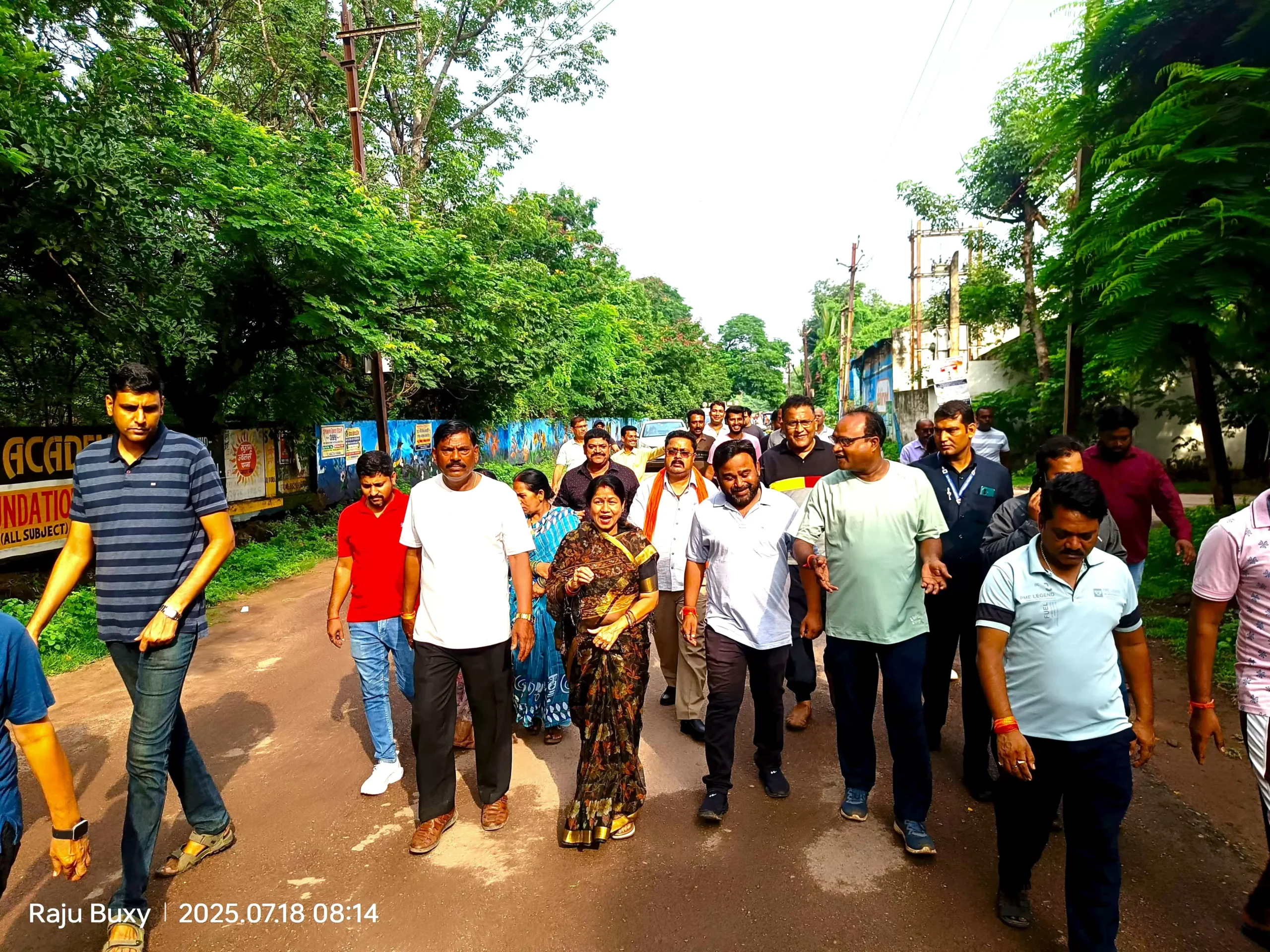 महापौर ने नगरोंथान में स्वीकृत स्थल निर्माण कार्य शहीद चौक, आदित्य नगर सहित विभिन्न जगहों का किया निरीक्षण, सड़कों के नवीनीकरण और ट्रैफिक व्यवस्था को सुगम को लेकर निर्देश