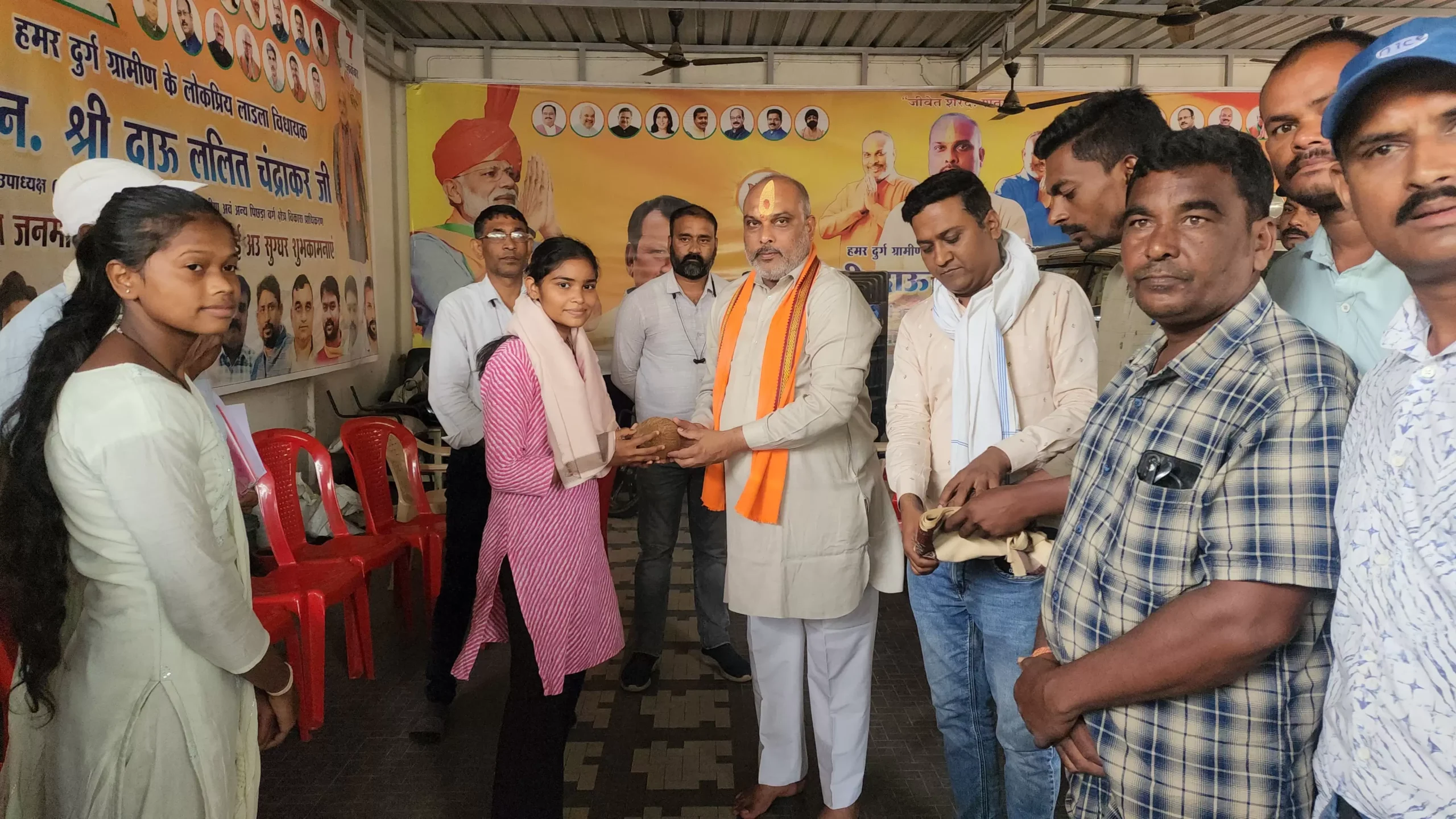 दुर्ग ग्रामीण विधायक ललित चंद्राकर ने प्रतिभावान छात्र-छात्राओं किया सम्मान