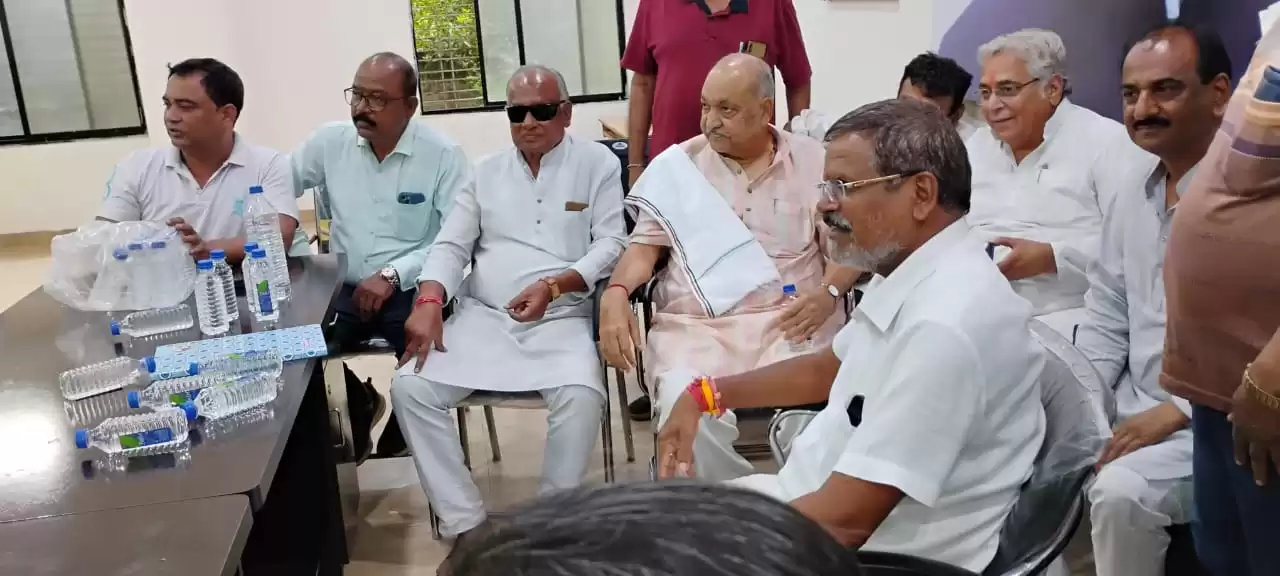 दुर्ग में कांग्रेस की मंडल एवं सेक्टर समिति गठन 2025 को लेकर हुई महत्वपूर्ण बैठक,  प्रभारी रविंद्र चौबे और अरुण वोरा रहे प्रमुख रूप से उपस्थित