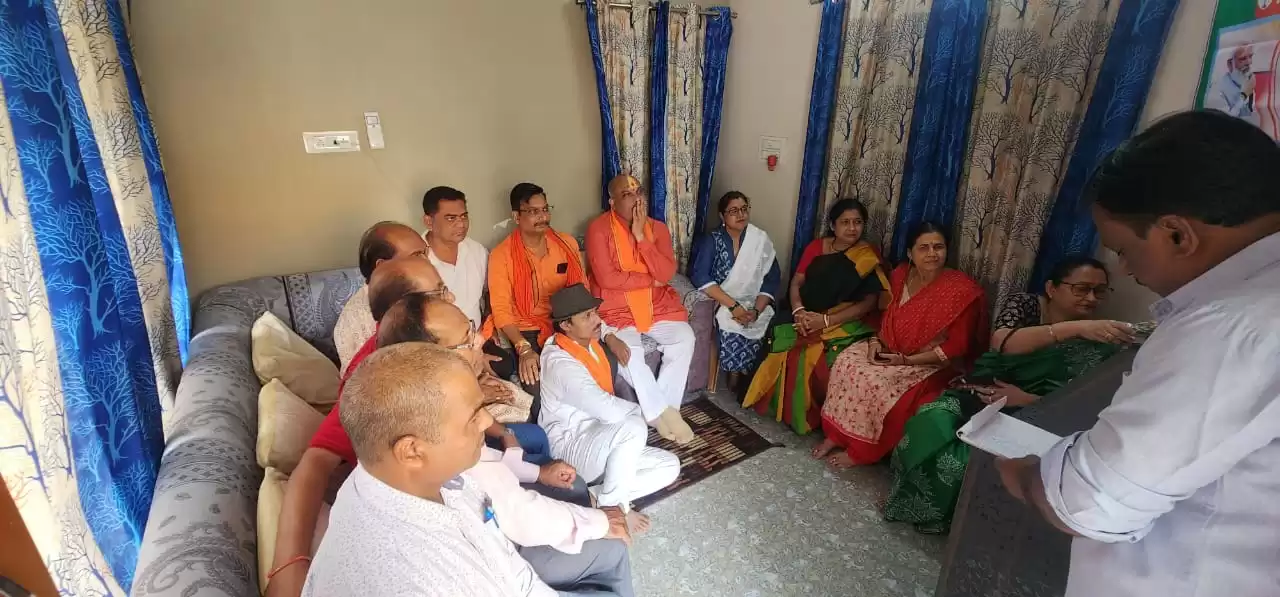 दुर्ग ग्रामीण विधायक ललित चंद्राकर ने बूथ कार्यकर्ताओं के साथ रिसाली में सुनी मन की बात