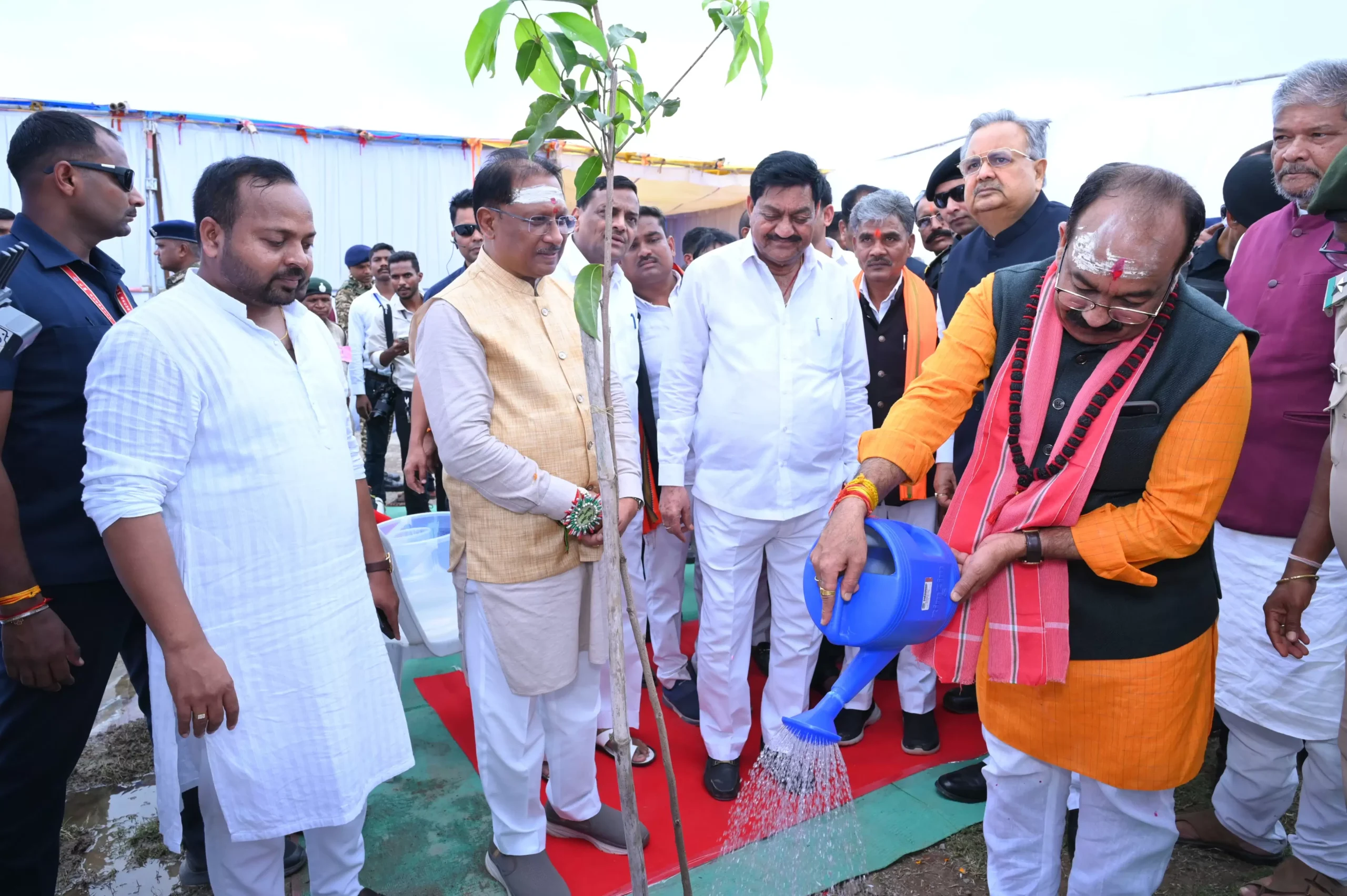 मुख्यमंत्री, उपमुख्यमंत्री और विधानसभा अध्यक्ष ने किया वृक्षारोपण, हरियाली के संदेश के साथ दिया पर्यावरण संरक्षण का संदेश