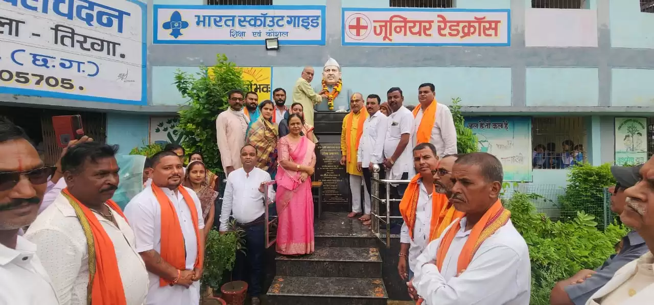 विधायक ललित चंद्राकर ने भगवान् भोलेनाथ की जल अभिषेक कर क्षेत्रवासियों की मंगल कामना किया