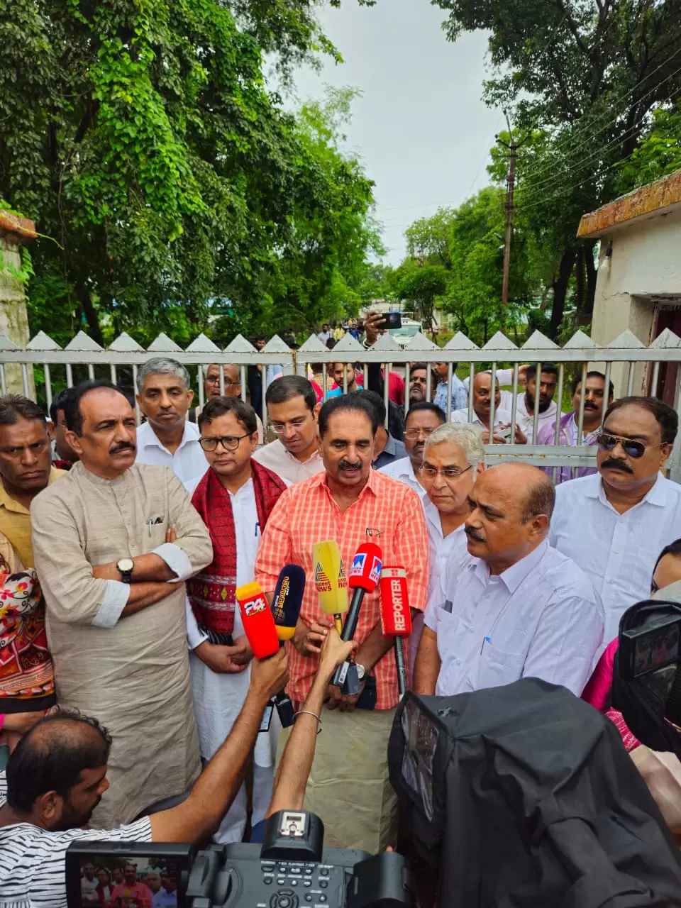 कांग्रेस सांसदो ने जेल में ननो से की मुलाकात, मामले को अल्पसंख्यकों पर बताया हमला