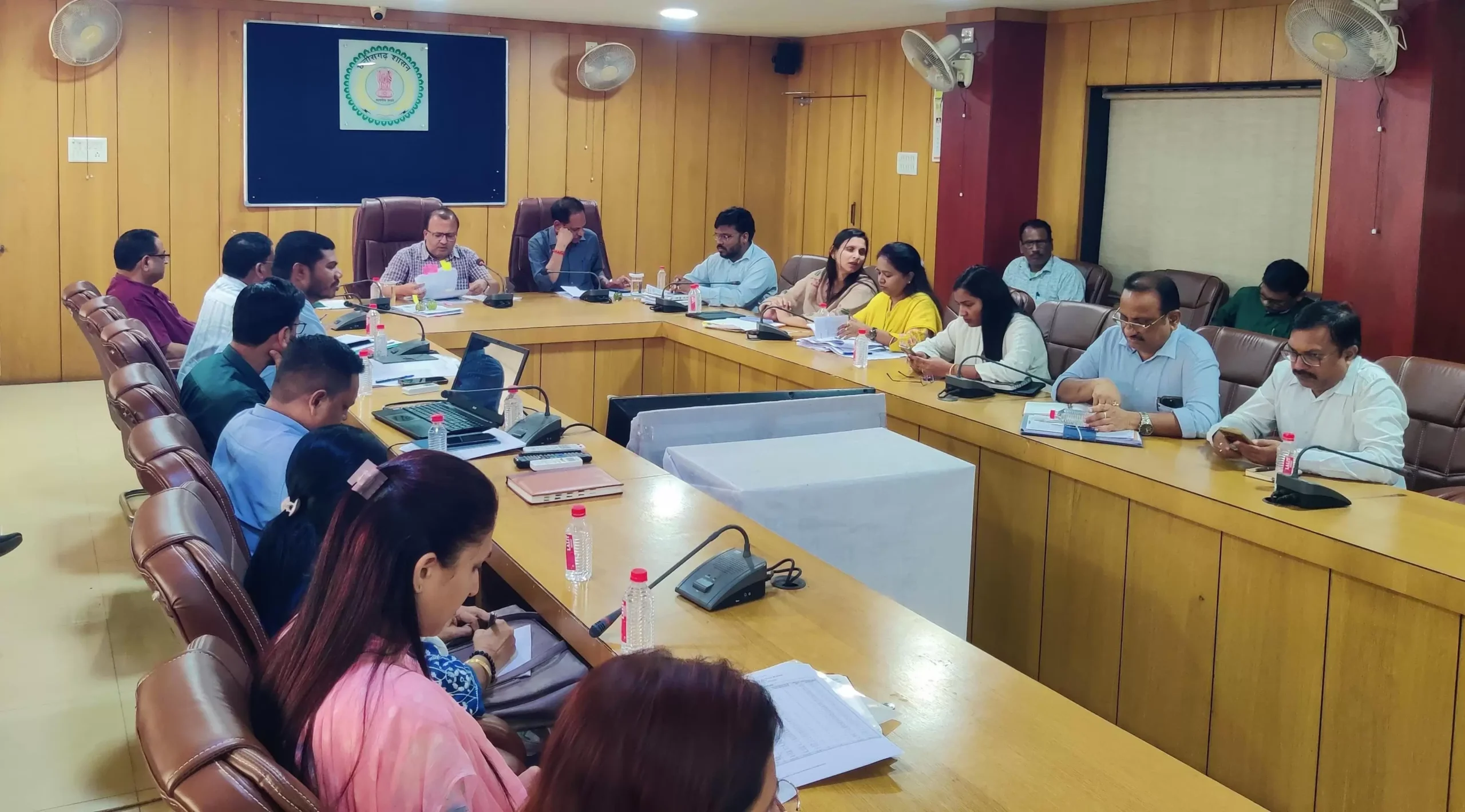 जिला पंचायत सीईओ की अध्यक्षता में समय सीमा की बैठक संपन्न, 15 अगस्त की तैयारियों को लेकर अधिकारियों की समीक्षा बैठक आयोजित 