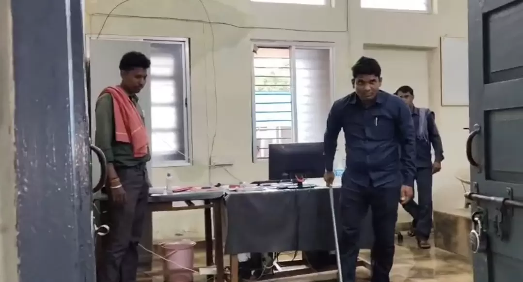 साजा एसडीएम कार्यालय में भरा बारिश का पानी, तहसील कार्यालय में दिक्कत