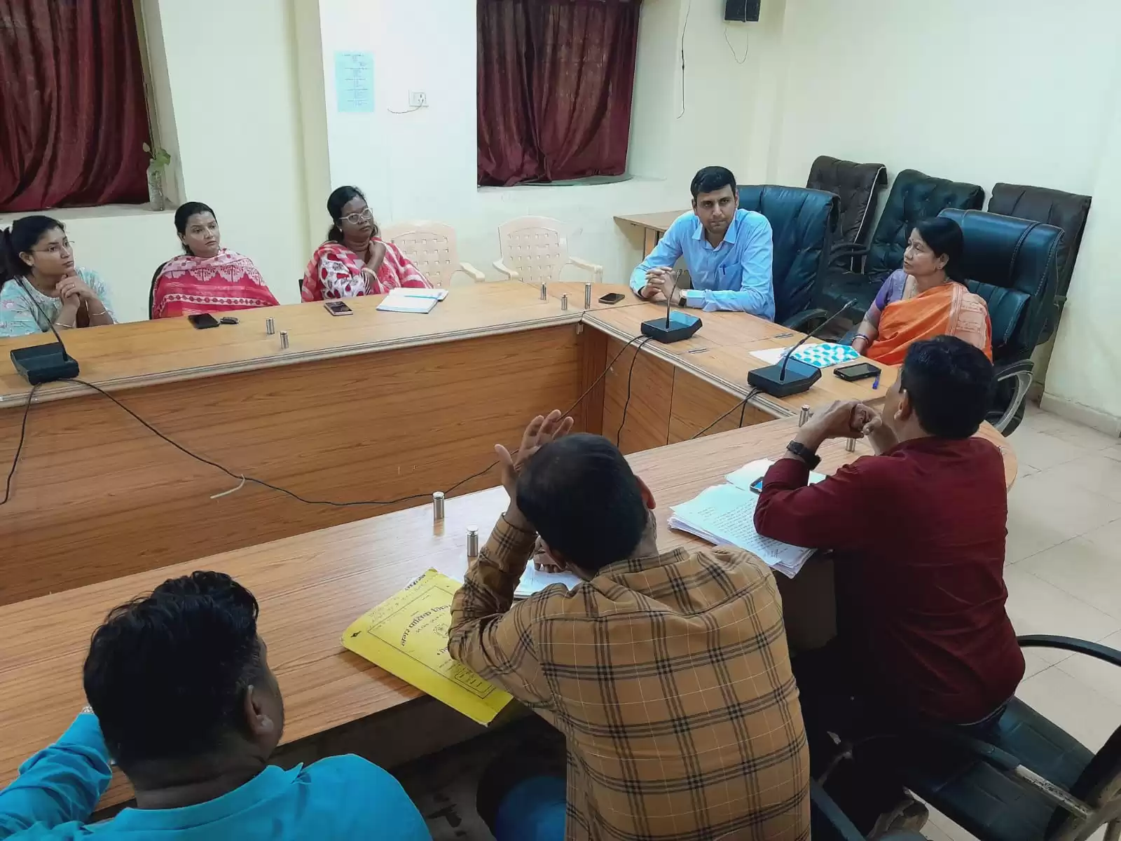 महापौर ने विकास कार्यों की समीक्षा बैठक ली, इंजीनियरों को दो दिन में रिपोर्ट देने के निर्देश