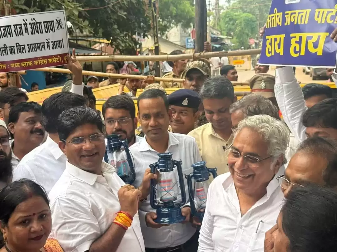 छत्तीसगढ़ के जंगल जमीन ,कोयला और बिजली अडानी को बेचकर छत्तीसगढ़ में लालटेन युग लाना चाहती है भाजपा सरकार- राकेश ठाकुर