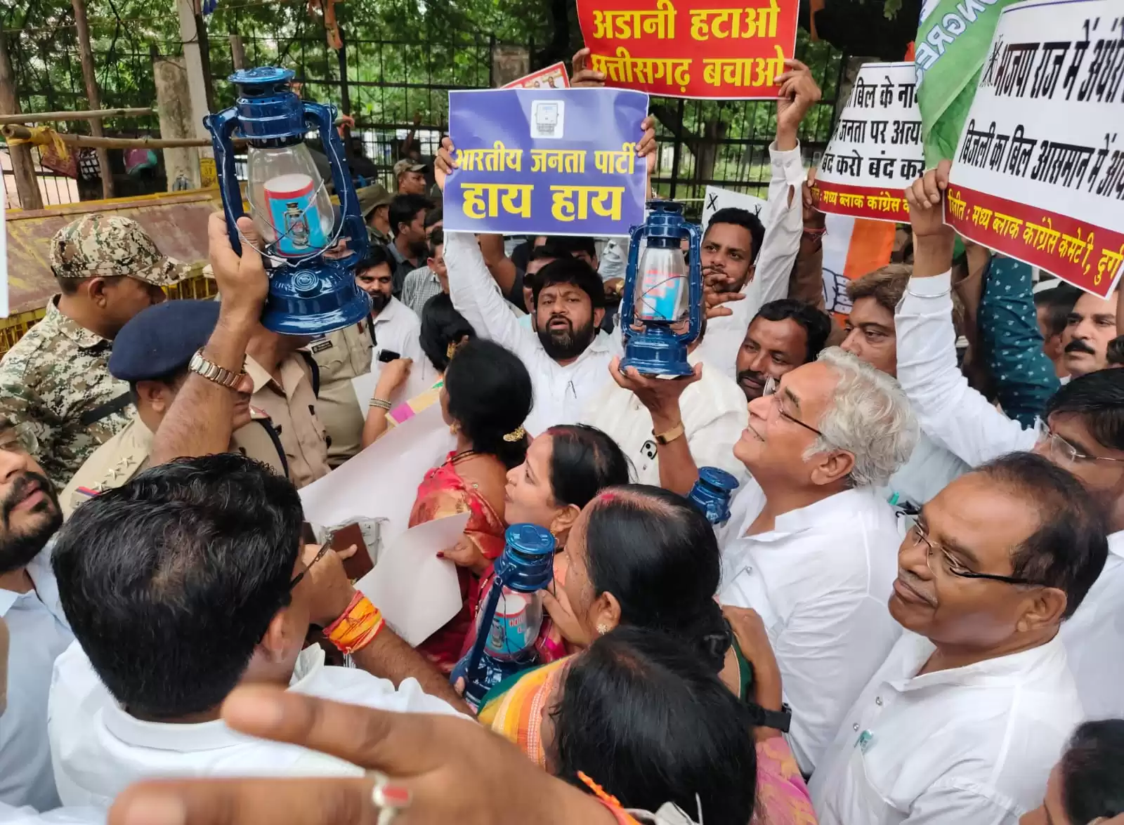 महंगी बिजली का करंट गिरा भाजपा पर, बिजली लूट के खिलाफ दुर्ग में जनआंदोलन, अरुण वोरा बोले – ‘बिजली सरप्लस राज्य, फिर भी प्रदेश की जनता अंधेरे में क्यों