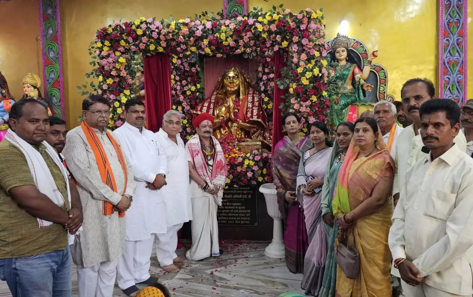 दुर्गा काली मंदिर उरला में हुई गुरुमाता रागिनी देवी कहार की प्रतिमा की स्थापना, अनावरण कार्यक्रम में विधायक गजेंद्र यादव, महापौर अलका बाघमार, रजनी बघेल, अरुण वोरा सहित अनेक जनप्रतिनिधिगण हुए शामिल