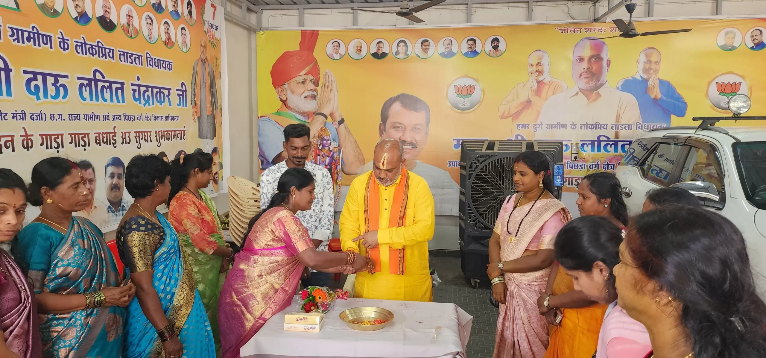 रक्षाबंधन के पावन पर्व पर विधायक ललित चंद्राकर को दुर्ग ग्रामीण विधानसभा क्षेत्र की बहनों ने बाँधी राखी