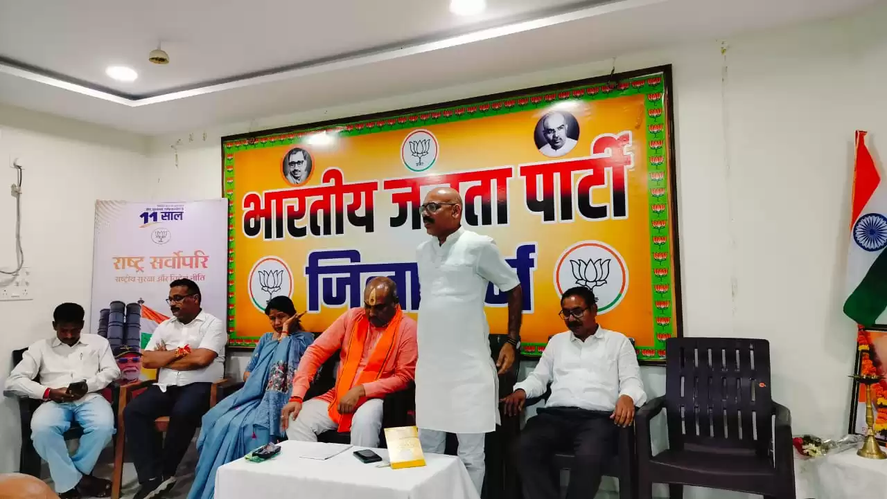 शहर में 13 अगस्त को शहीद चौक से निकलेगी भव्य तिरंगा यात्रा तैयारी को लेकर भाजपा पार्षदों व मंडल अध्यक्षों की बैठक में जिलाध्यक्ष सुरेंद्र कौशिक ने दिए टारगेट