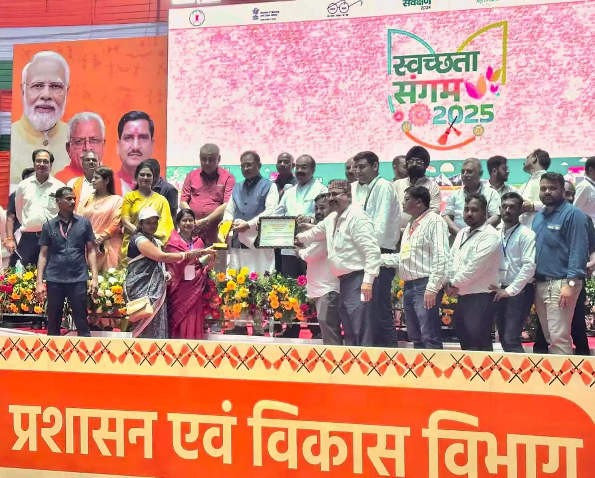 बिलासपुर में स्वच्छता संगम-2025 का आयोजन, सीएम साय ने किया स्वच्छता दीदियों का सम्मान दुर्ग महापौर अलका बाघमार, आयुक्त सुमित अग्रवाल भी रहे शामिल