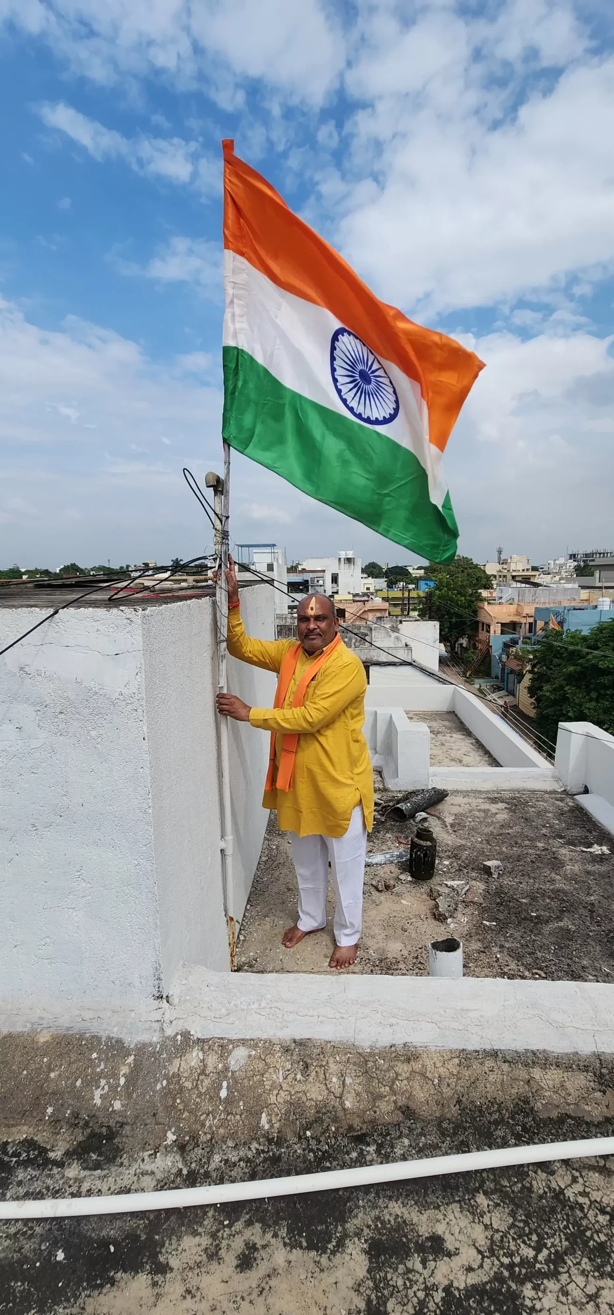 दुर्ग ग्रामीण विधायक ललित चंद्राकर ने अपने आवास पर तिरंगा फहराया, हर घर तिरंगा अभियान को सफल बनाने के लिए की अपील