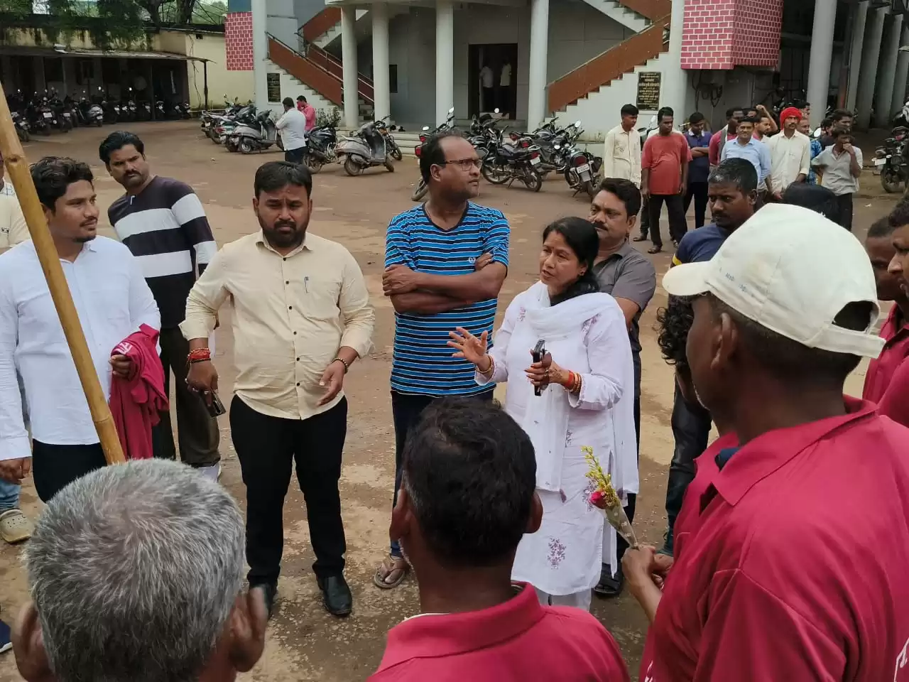 दुर्ग में नालों की सफाई के लिए बनी सफाई एक्सप्रेस टीम ,महापौर अलका बाघमार और आयुक्त सुमित अग्रवाल ने किया शुभारंभ