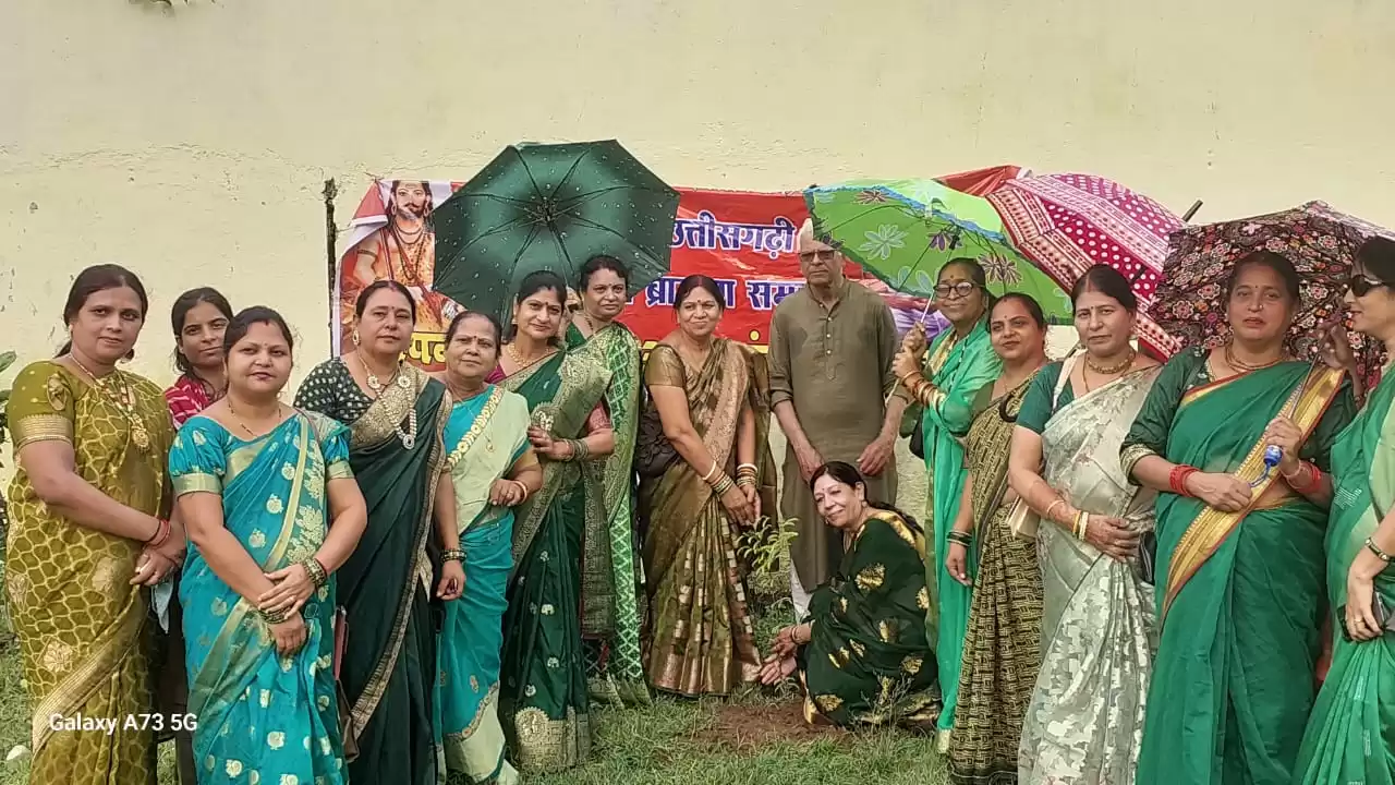ब्राह्मण समाज की महिलाओं ने रूप पौधे, सहेजने का लिया संकल्प