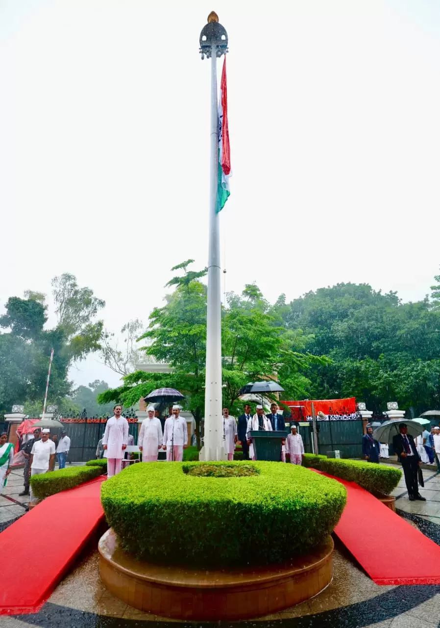 नई दिल्ली में कांग्रेस मुख्यालय में आयोजित 79वें स्वतंत्रता दिवस समारोह में शामिल हुए अरुण वोरा; कांग्रेस शीर्ष नेतृत्व से किया संवाद